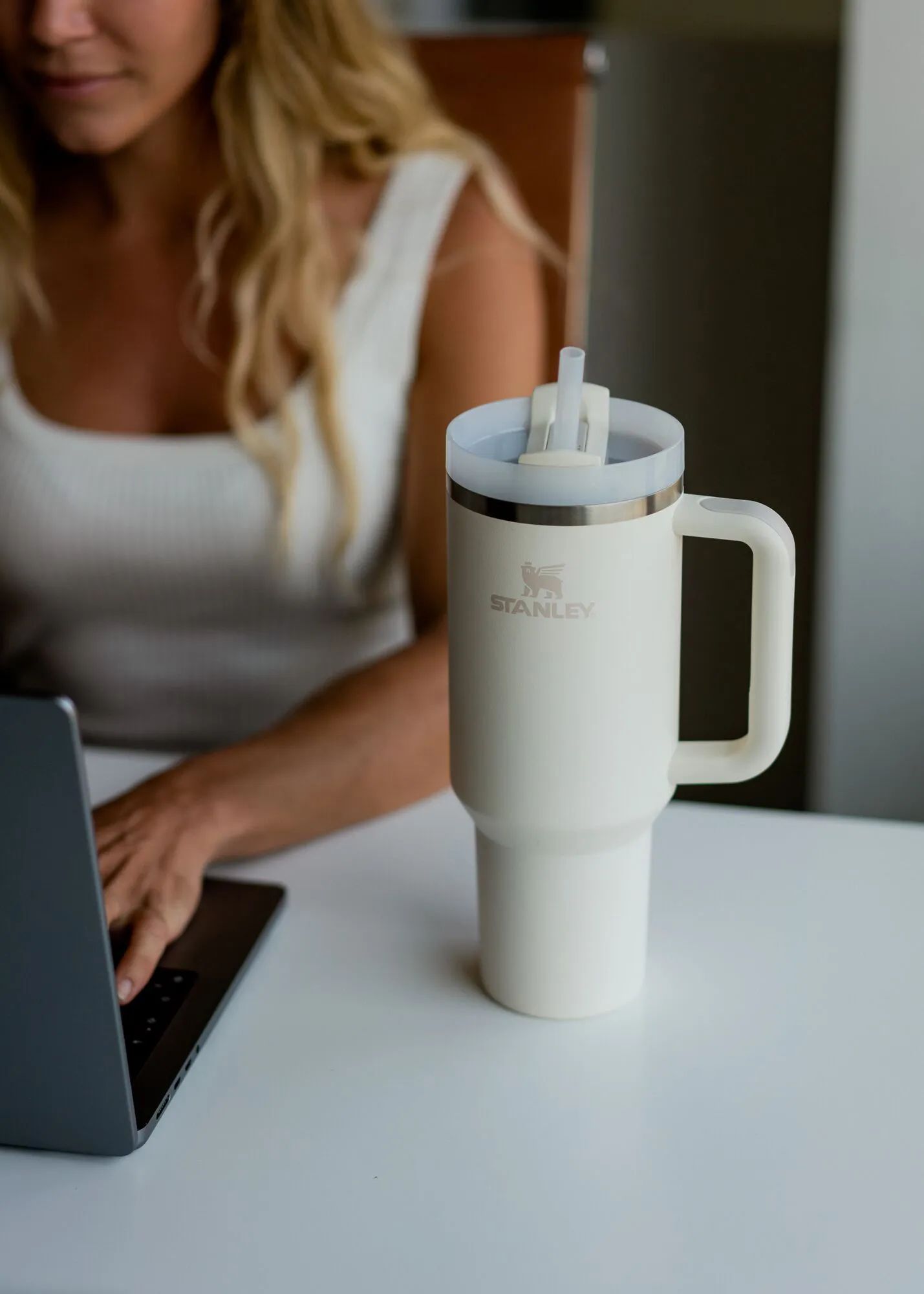 Stanley To go kopper The Quencher H2.0 Flowstate Tumbler i Cream, 1,18 L, 2