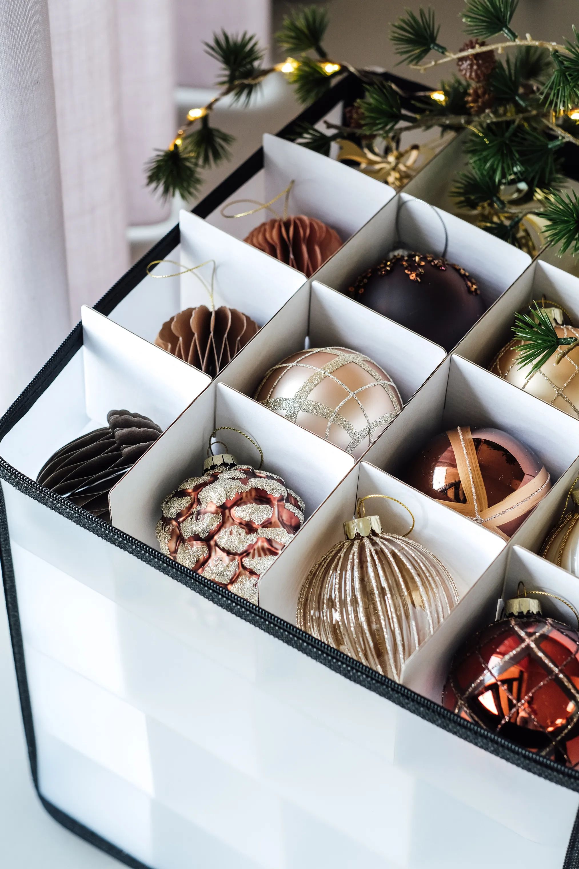 Casa Christmas Øvrigt julepynt Opbevaringskasse til Julekugler i Hvid/sort, 3