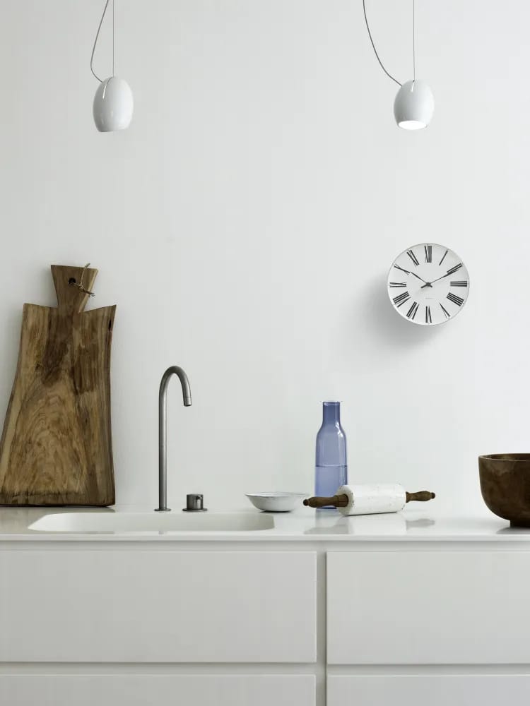Arne Jacobsen Vægure Roman Vægur i Sort/Hvid, 21 cm, 2
