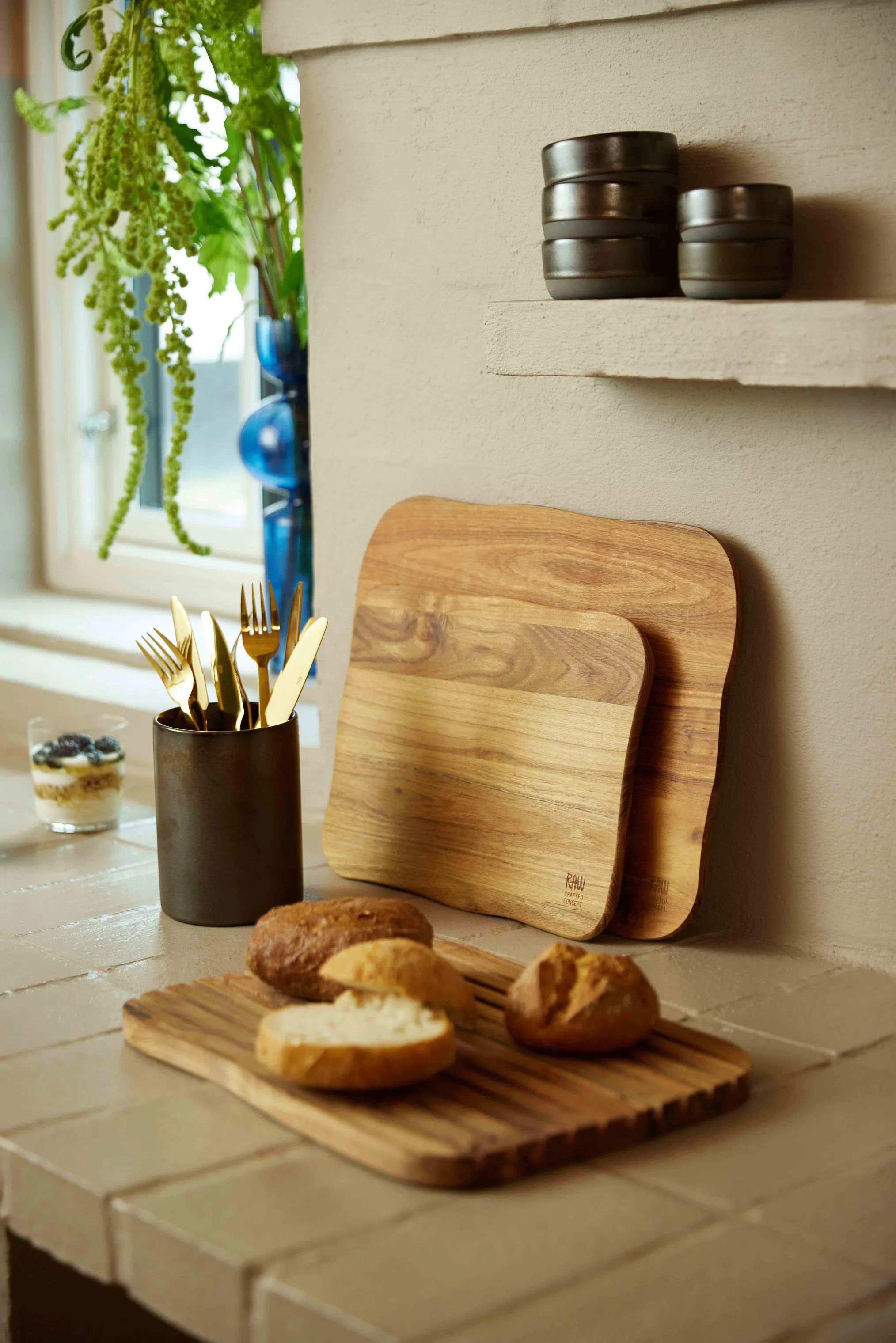 RAW by Aida Skærebrætter Teak Brødskærebræt i teak, 2