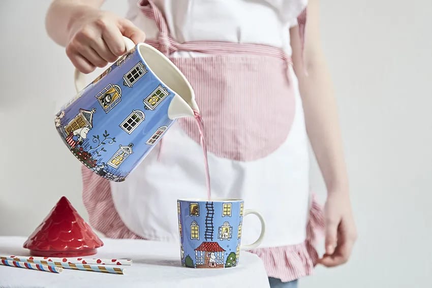 Moomin Arabia Serveringskander Moomin special Kande - Mumihus i Sort/rød, 1 L, 5