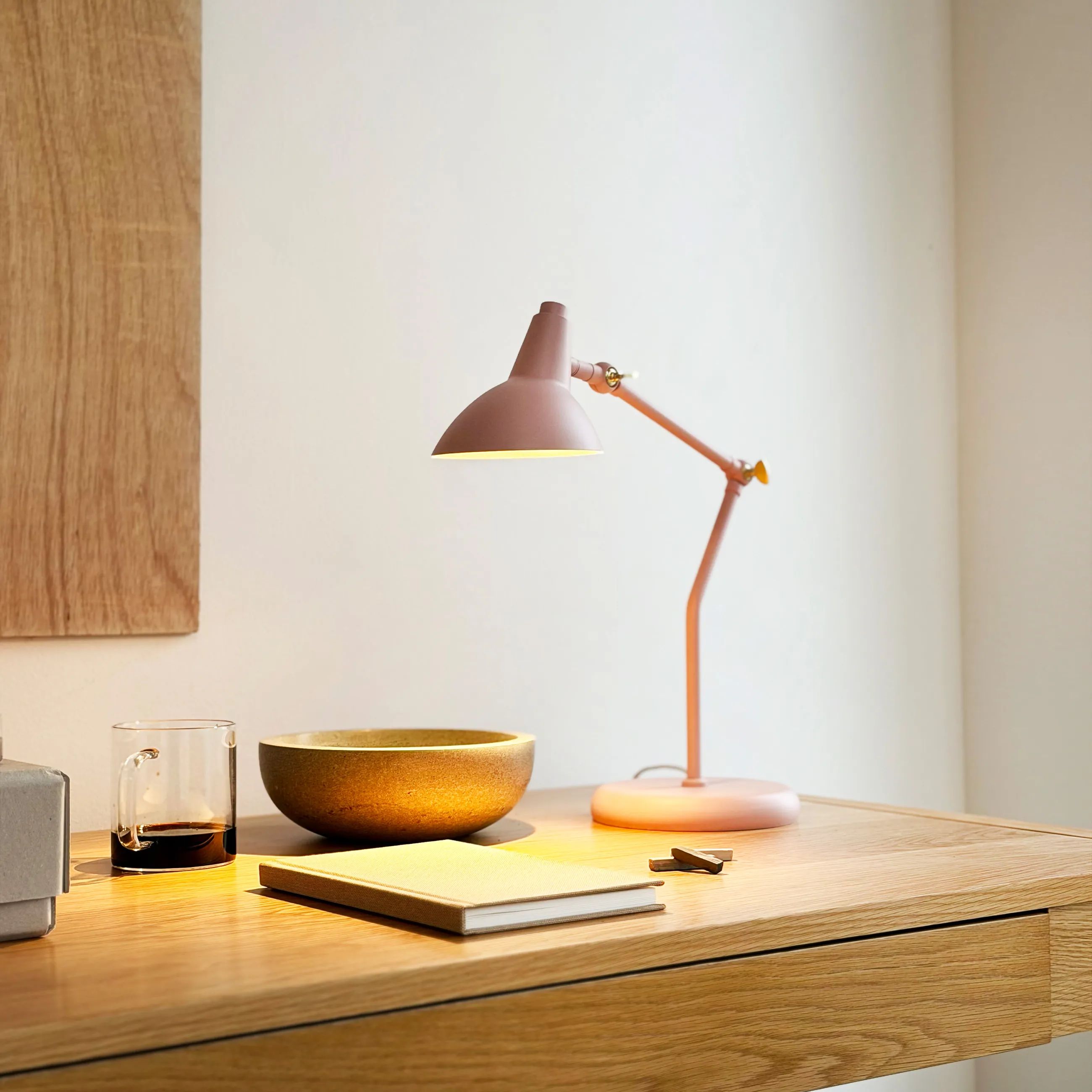 Dyberg Larsen Bordlamper Vela Bordlampe i Lyserød, 3