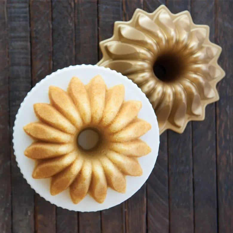 Nordic Ware Øvrige bageforme Lotus Bundt® Kageform i Guldfarvet, 3