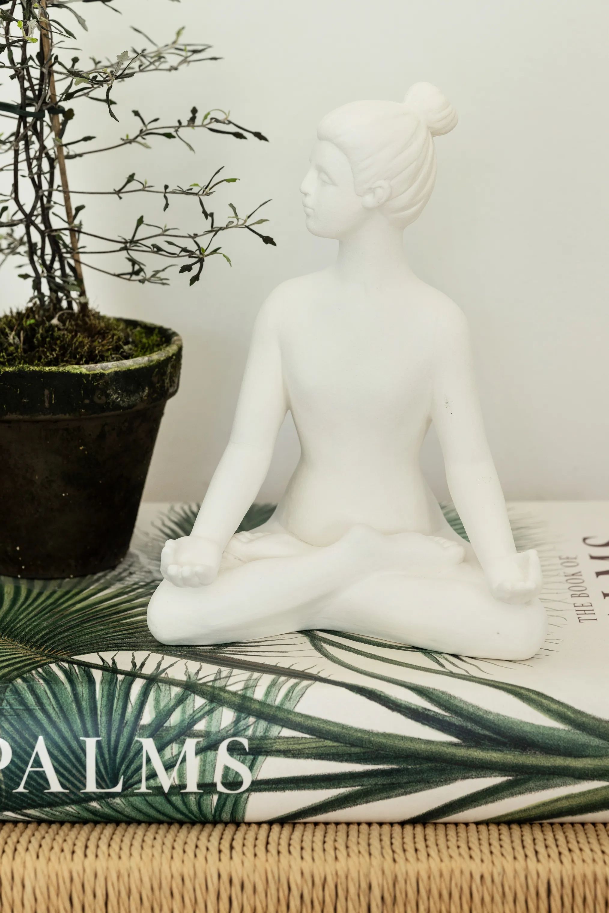 CASA Living Øvrige figurer Figur - Dame i Siddende dame i lotusstilling, 2