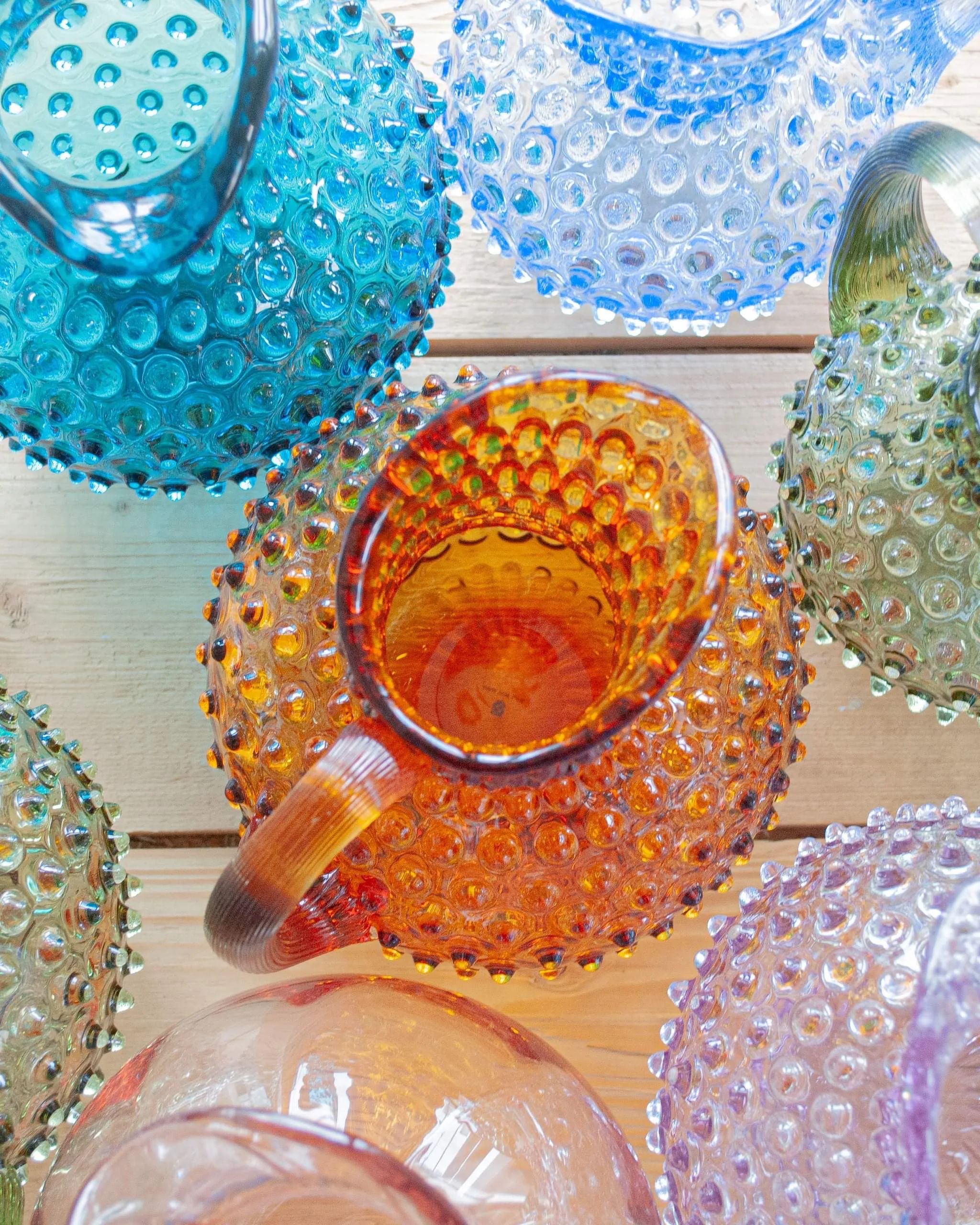Anna von Lipa Serveringskander Paris Hobnail Serveringskande i Amber, 2 L, 3