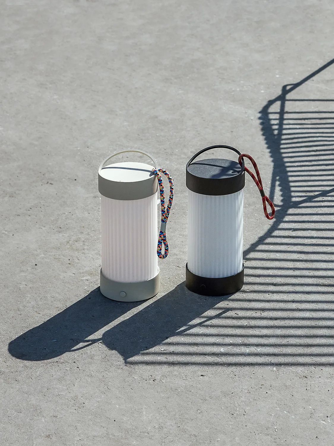 Hübsch Bordlamper Camp Transportabel Lampe i Hvid/Sand/Flerfarvet, 3