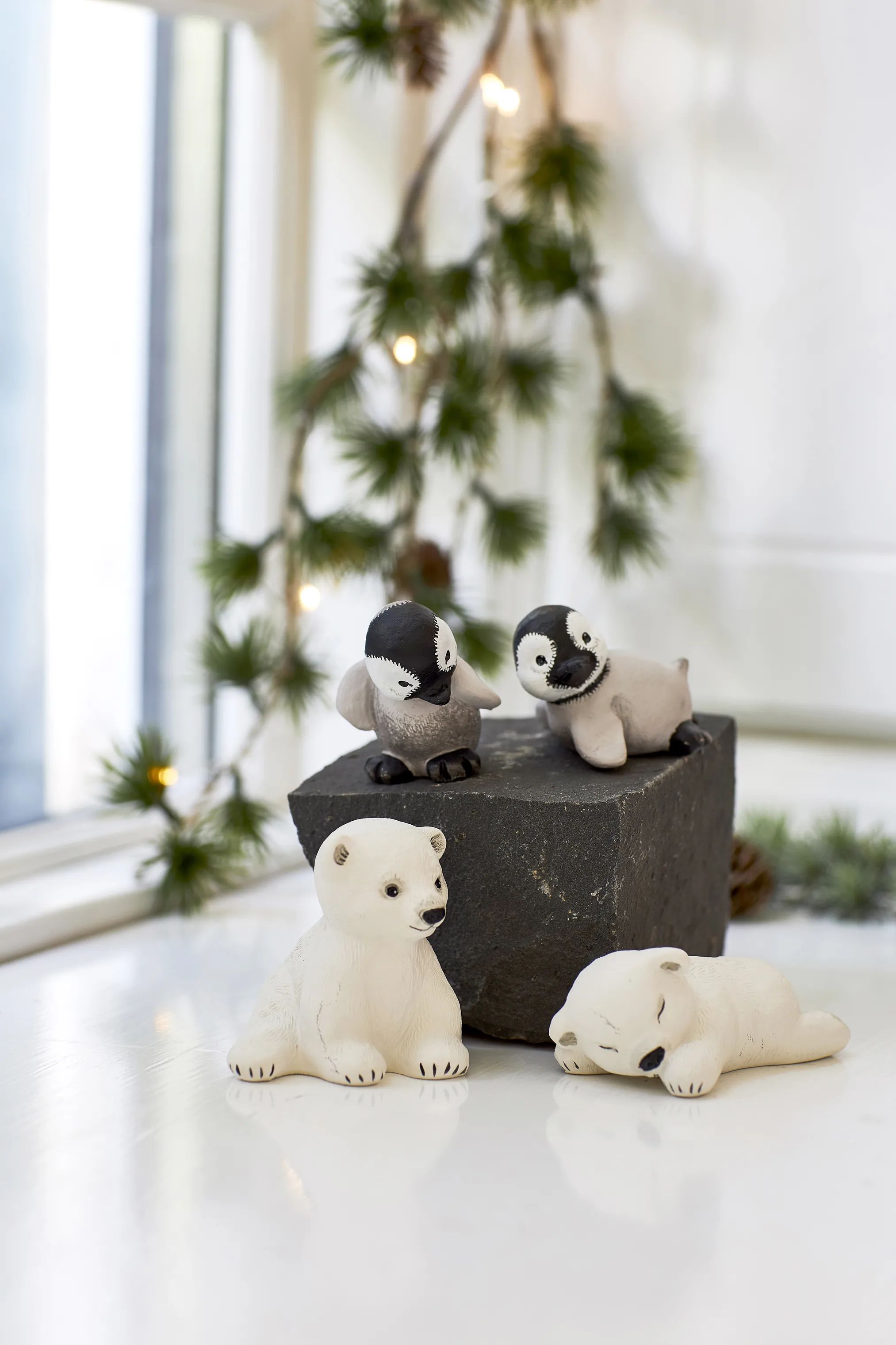 Klarborg Dyrefigurer Babypingviner - Futte & Gumbi i Hvid, 2