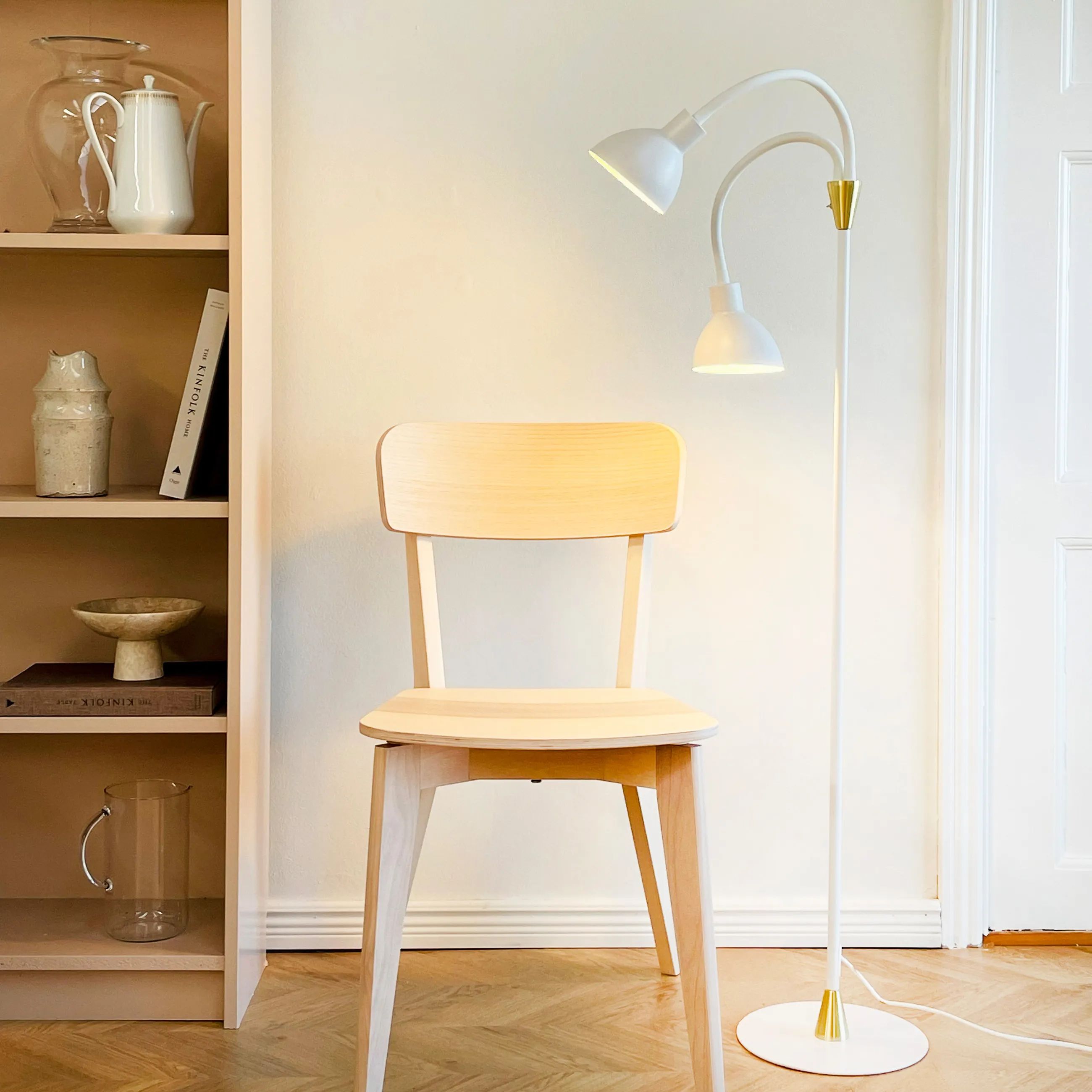 Dyberg Larsen Gulvlamper Lilje Gulvlampe i Hvid/Messing, 2