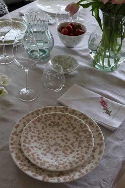 Wik & Walsøe Middagstallerkener Slåpeblom Middagsallerken i Hvid/Rosa, 4