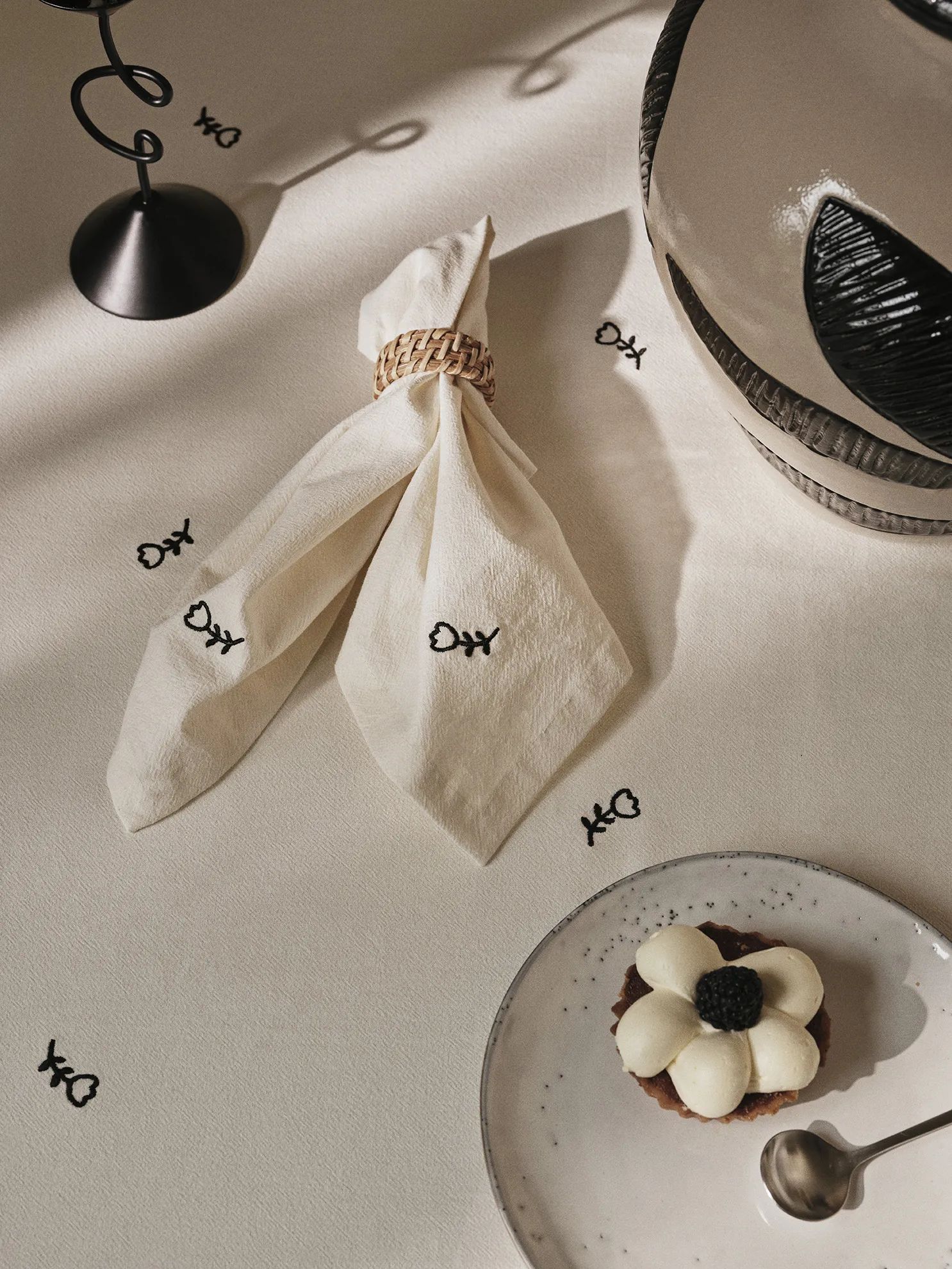 Broste Copenhagen Stofservietter Mai Serviet i Black/Off White, 2