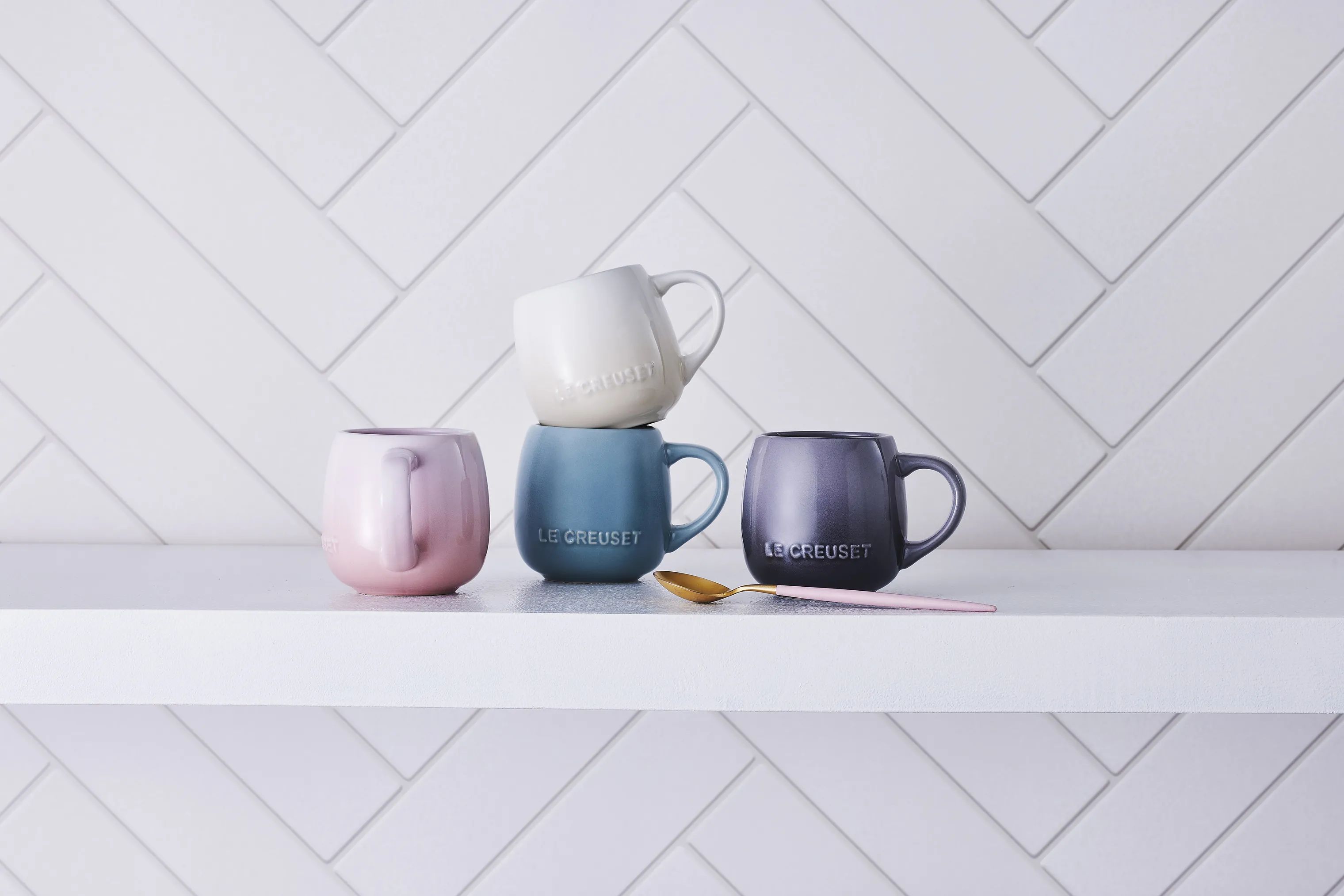 Le Creuset Krus og kopper med hank Coupe Collection Coupe Krus i Shell Pink , 32 cl, 2