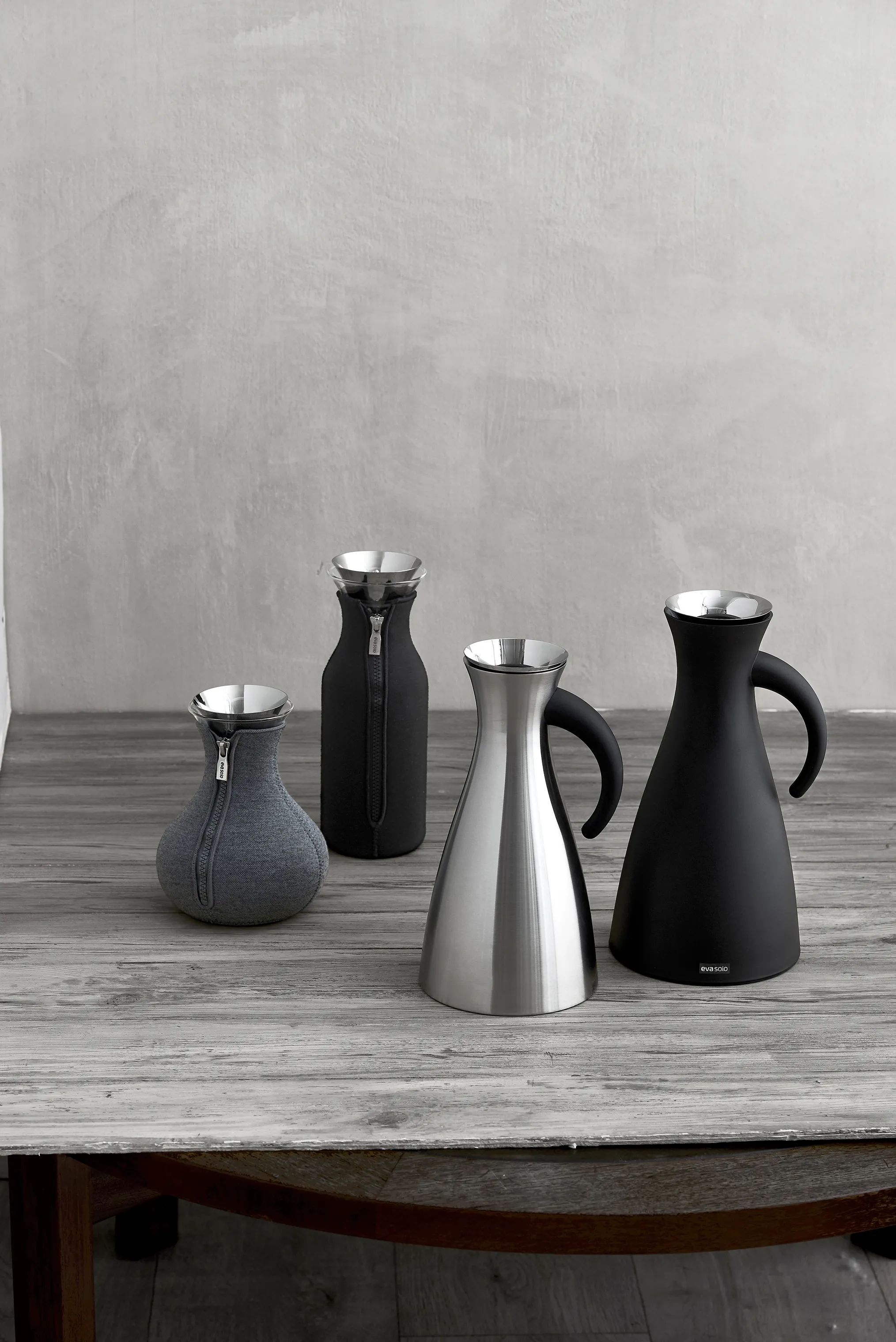 Eva Trio Vandkarafler Woven Køleskabskaraffel i Sort, 2