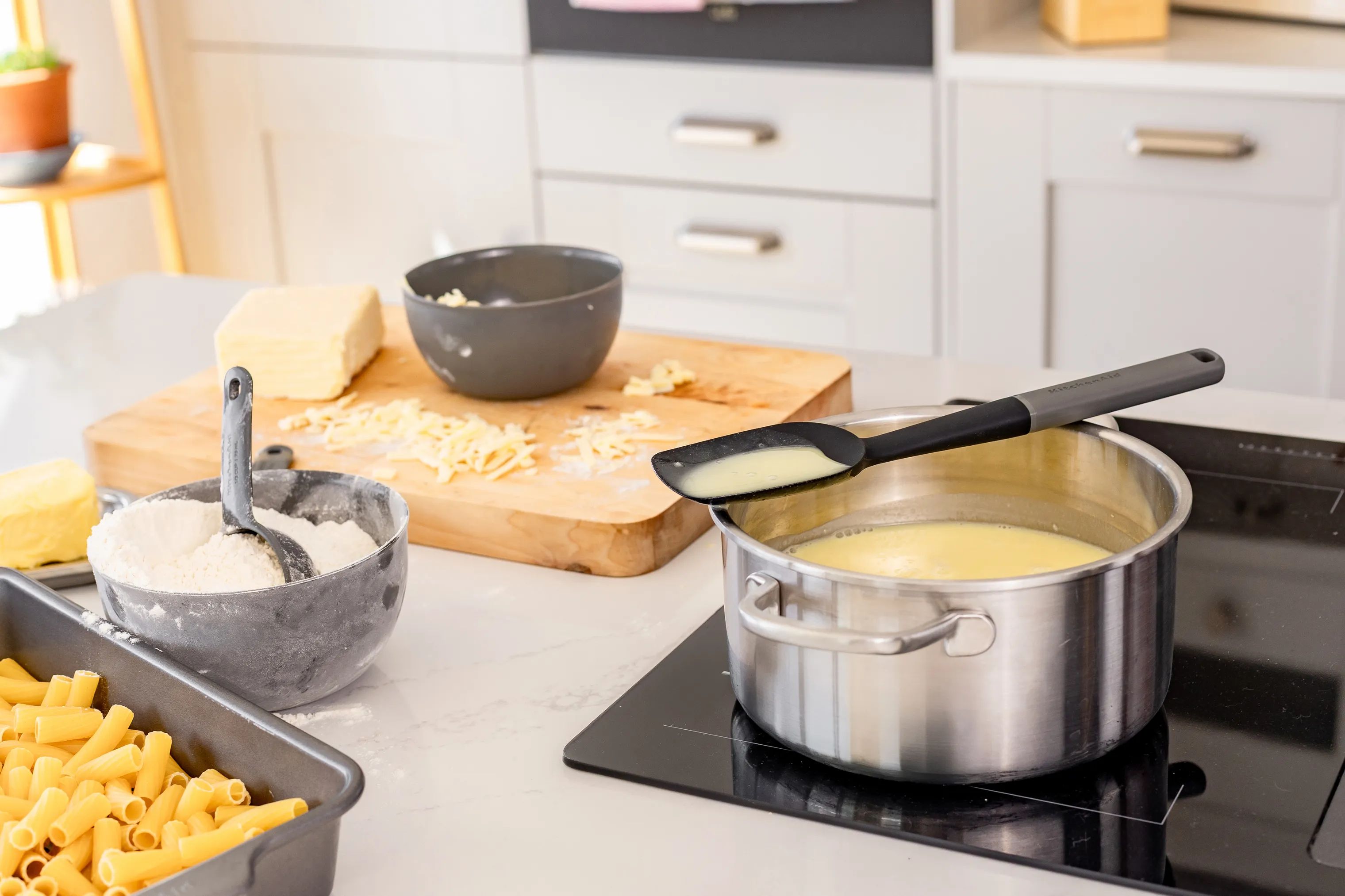 KitchenAid Bageredskaber Classic Grydeske i Grå, 34 cm, 2