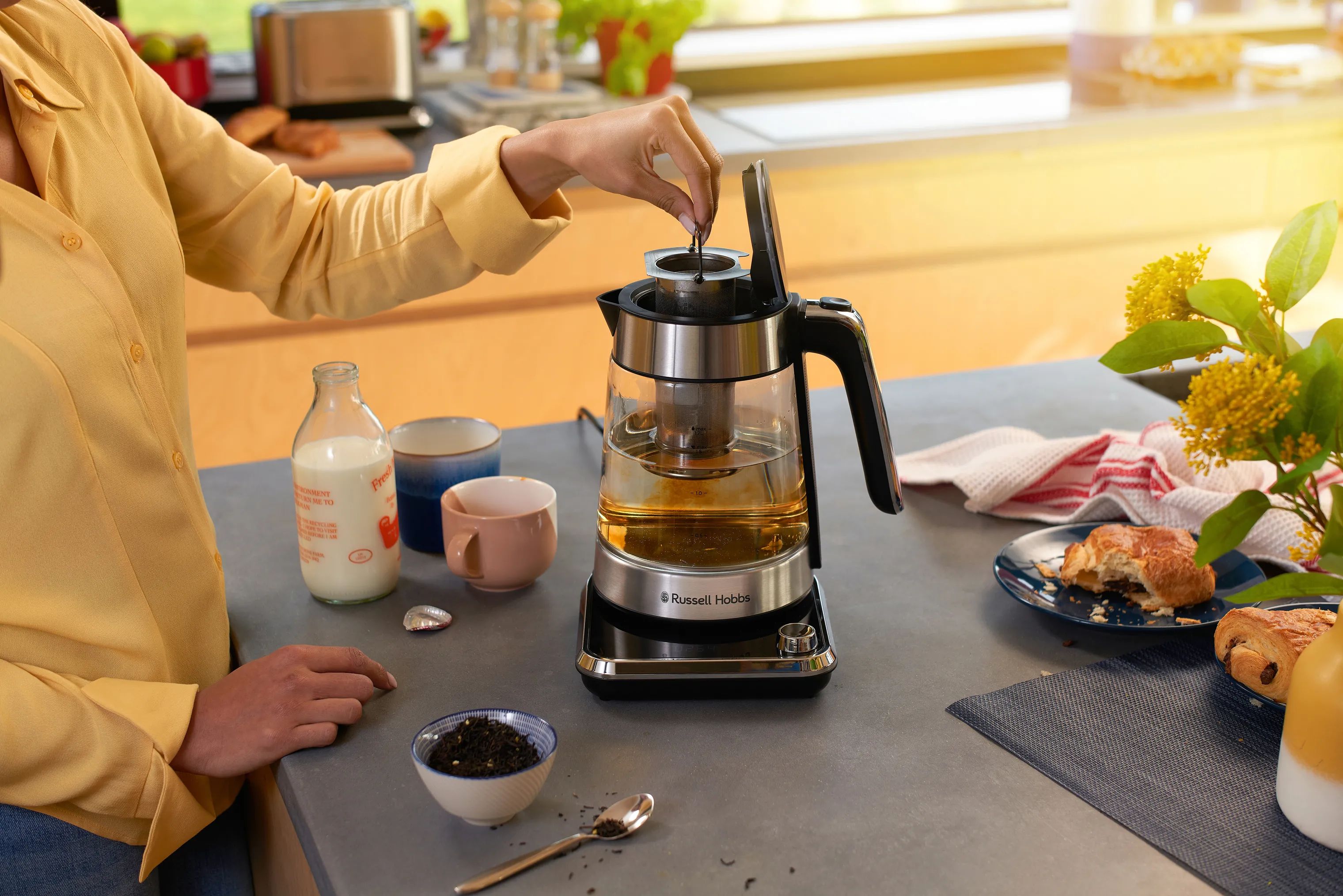 Russell Hobbs Elkedler Attentiv Elkedel i Sølvfarvet, 2