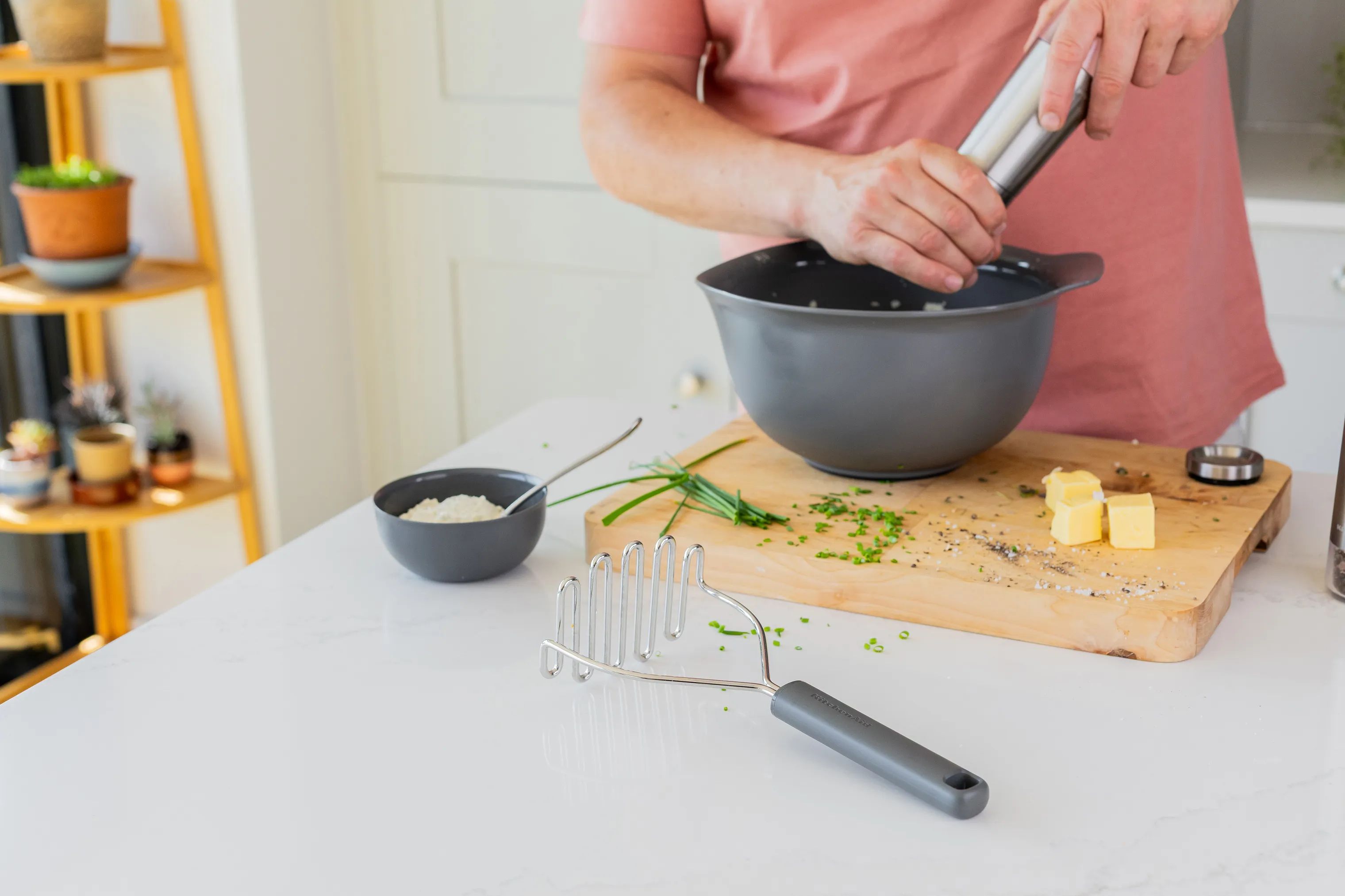 KitchenAid Kartoffelstampere Classic Kartoffelmoser i Grå, 3