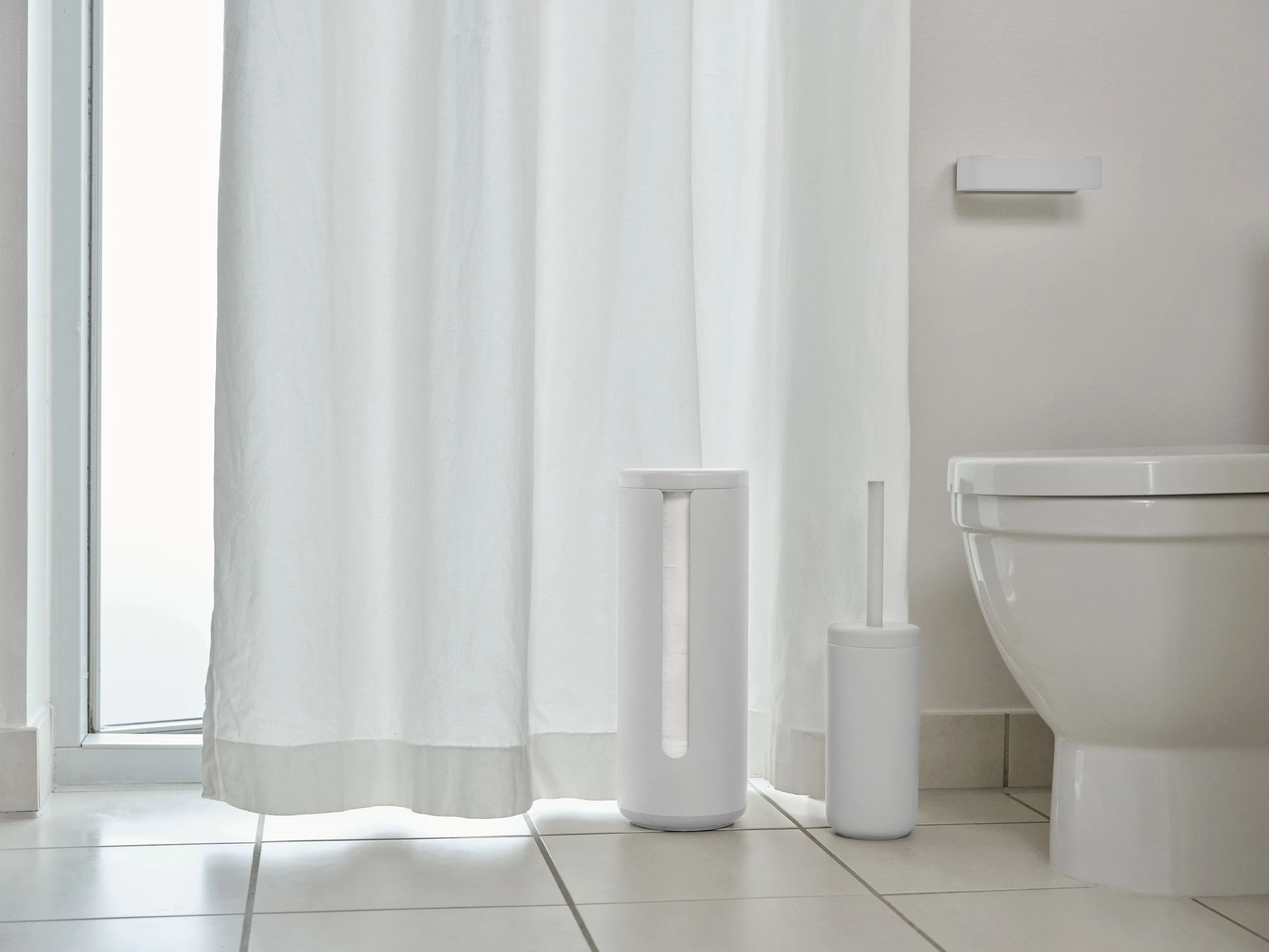 Zone Tilbehør til bad Ume Toiletpapiropbevaring i Hvid, 2
