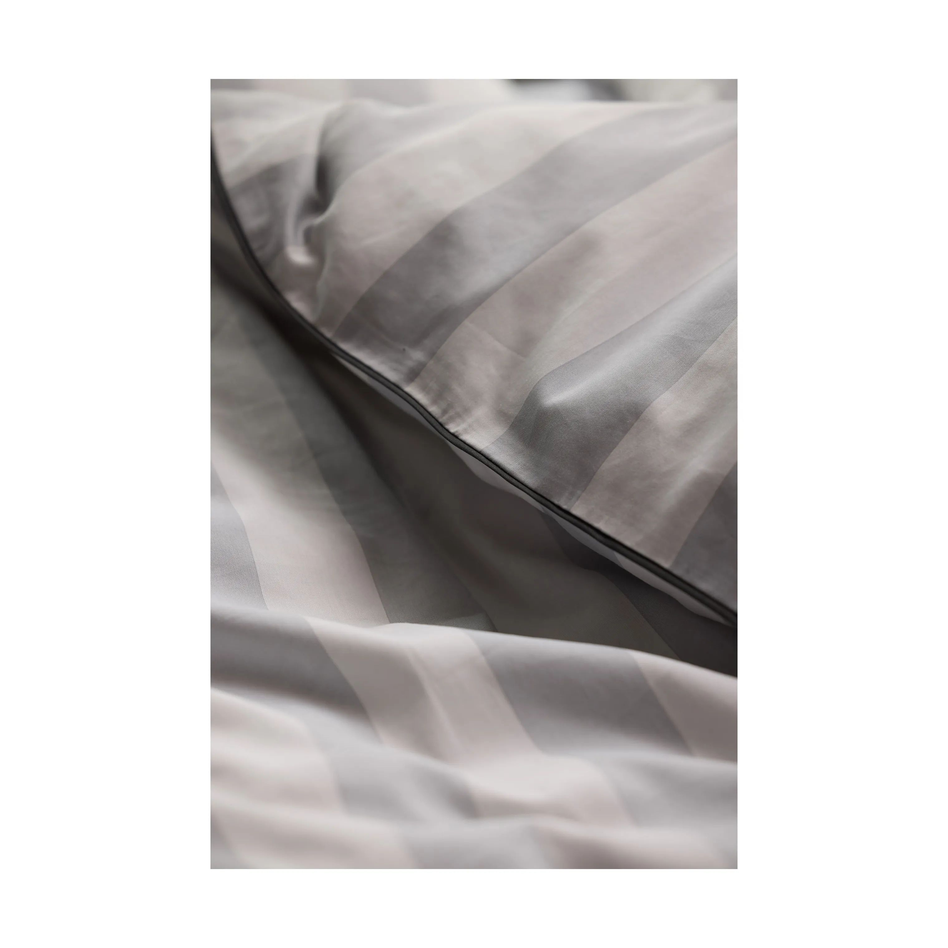 Södahl Sengetøj Ray Sengetøj i Cloud grey, B140 x L220 cm, 2