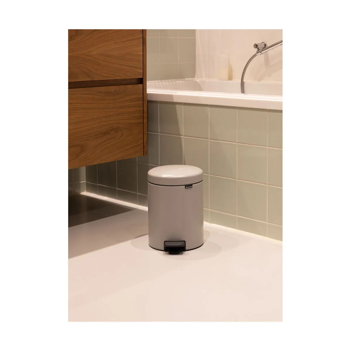 Brabantia Toiletspande NewIcon Pedalspand i Soft Grey, 5 L, 5