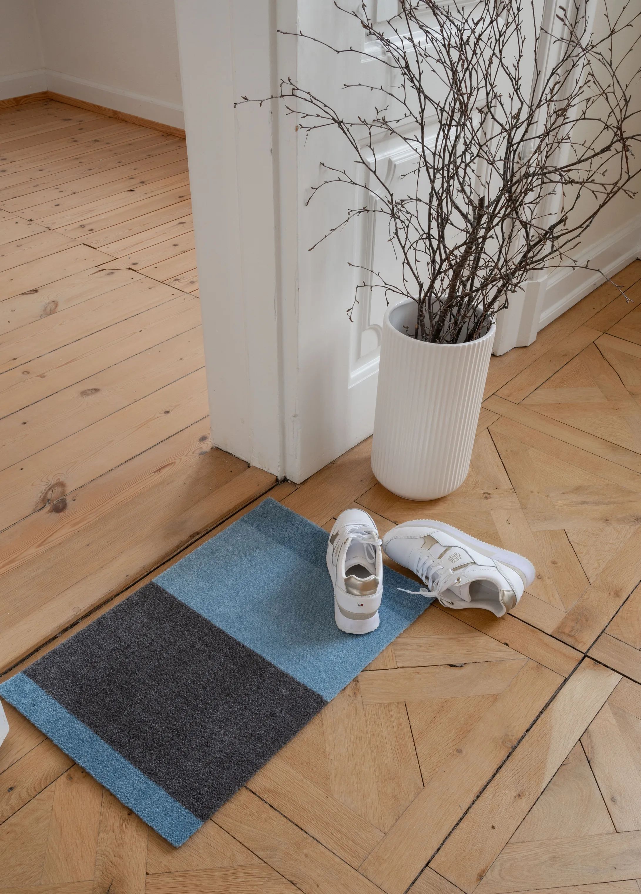Tica Copenhagen Dørmåtter Stripes Horisontal Gulvmåtte i blå/steelgrey, B40 x L60 cm, 5