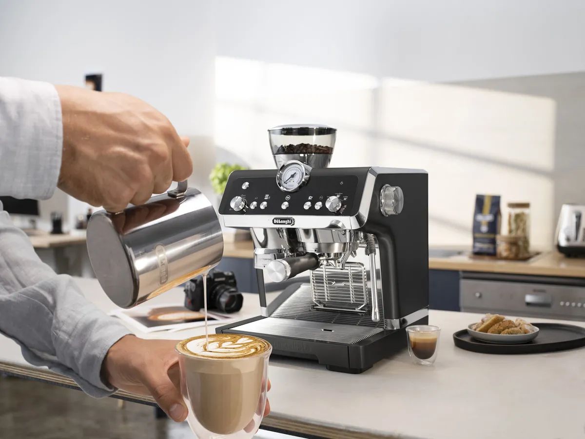 DeLonghi Espressomaskiner La Specialista Espressomaskine EC9355.BM i Mat sort, 2