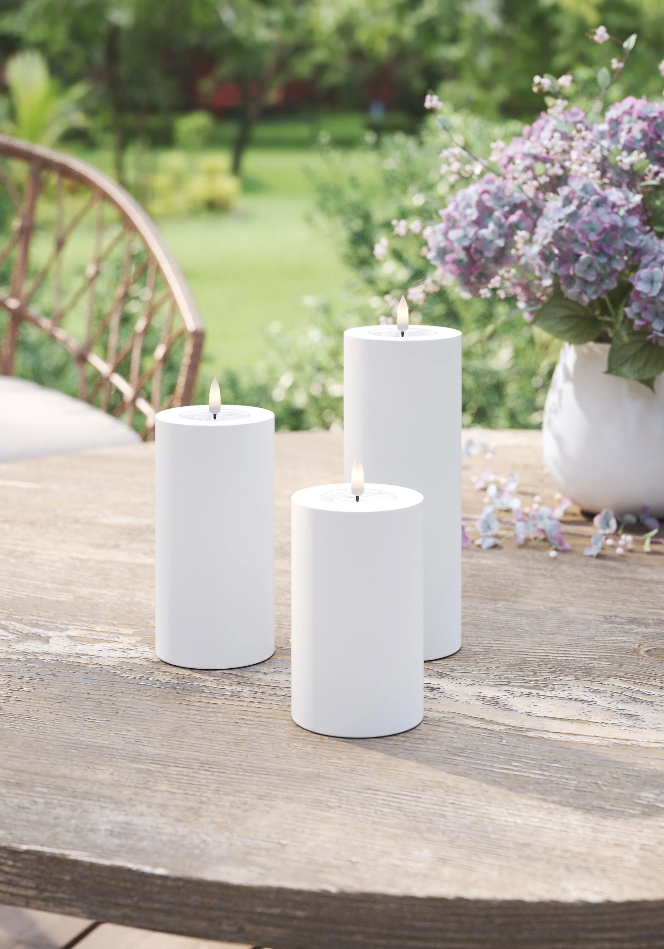 Deluxe Homeart LED-lys Real Flame LED Udendørs Bloklys i Hvid, H20 x Ø7,5 cm, 2