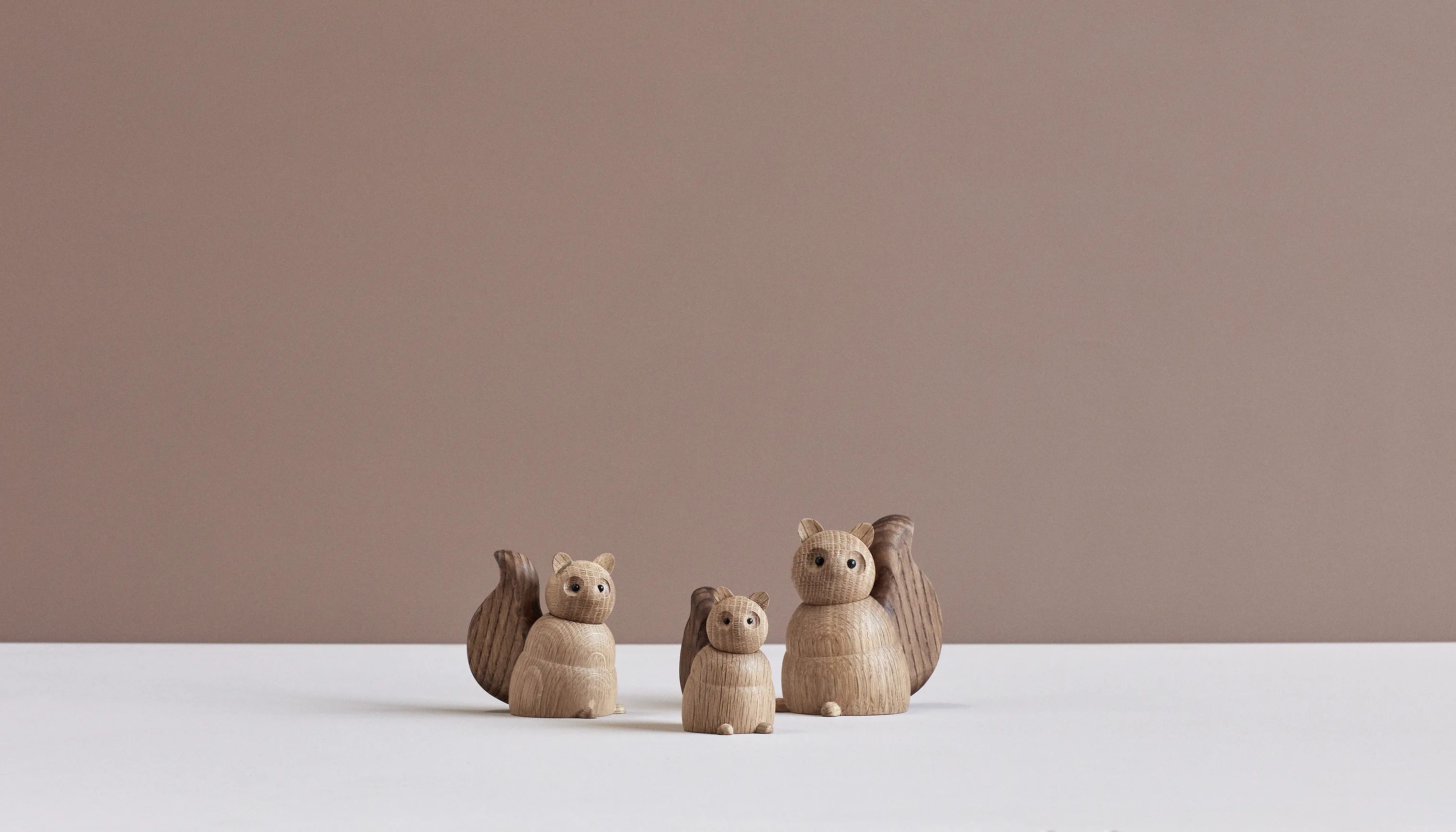 Andersen Furniture Dyrefigurer Træfigur Squirrel Medium i 9 cm, 2