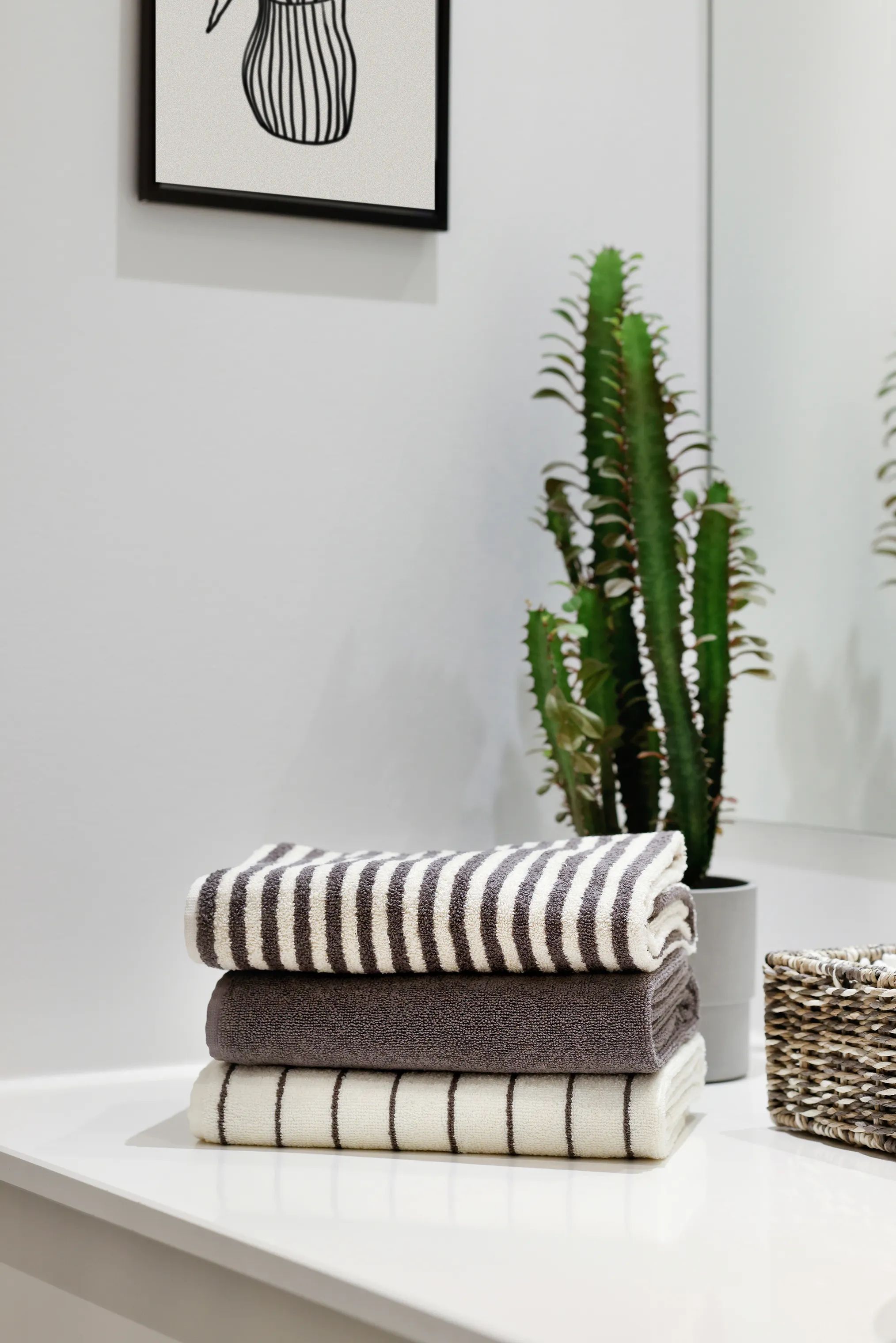 CASA Living Håndklæder Charmant Håndklæde i Grå bred stribe, B50 x L100 cm, 3