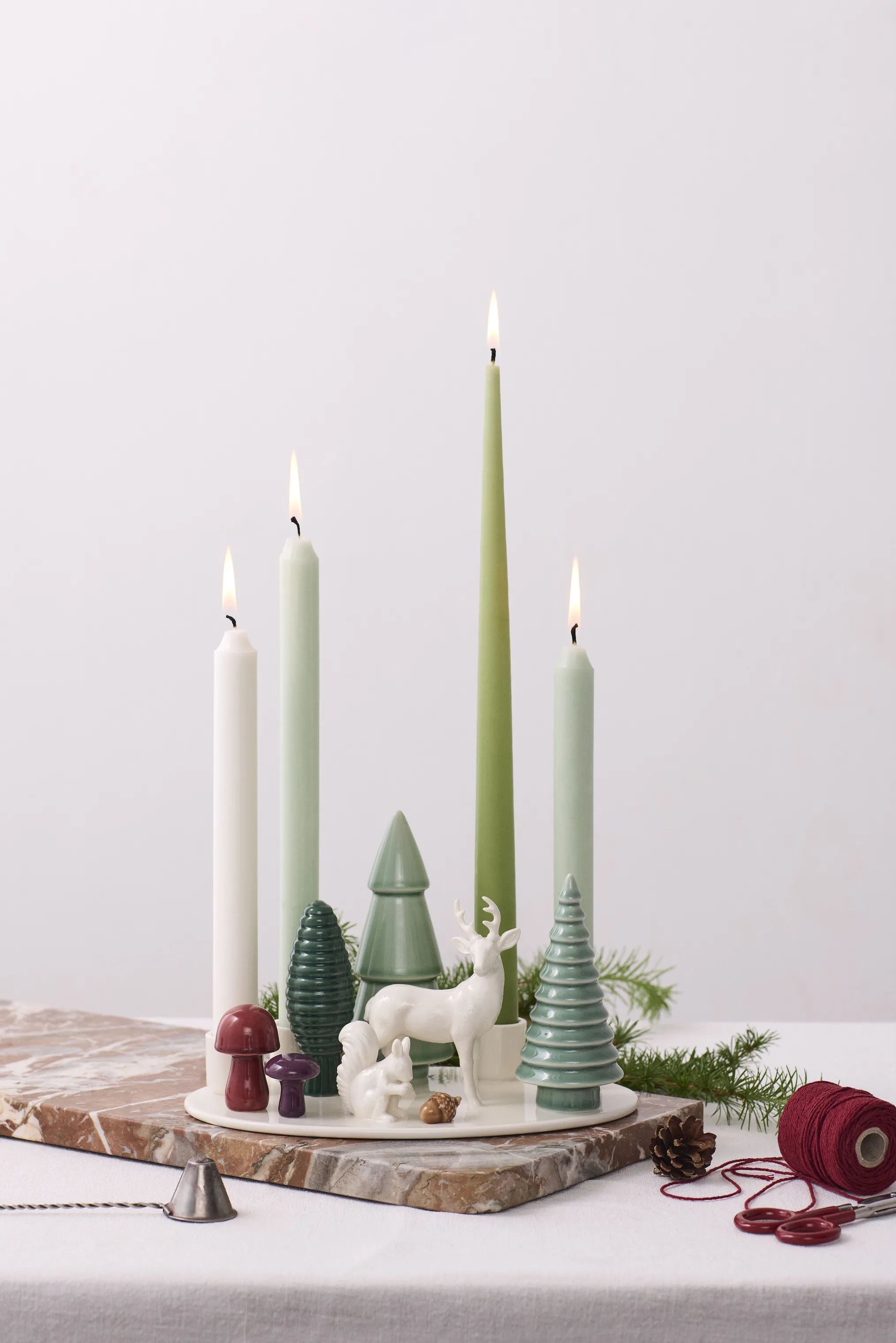 Dottir Jule- og adventsstager Winter Stories Woodland Adventstage i White/green/brown, 4
