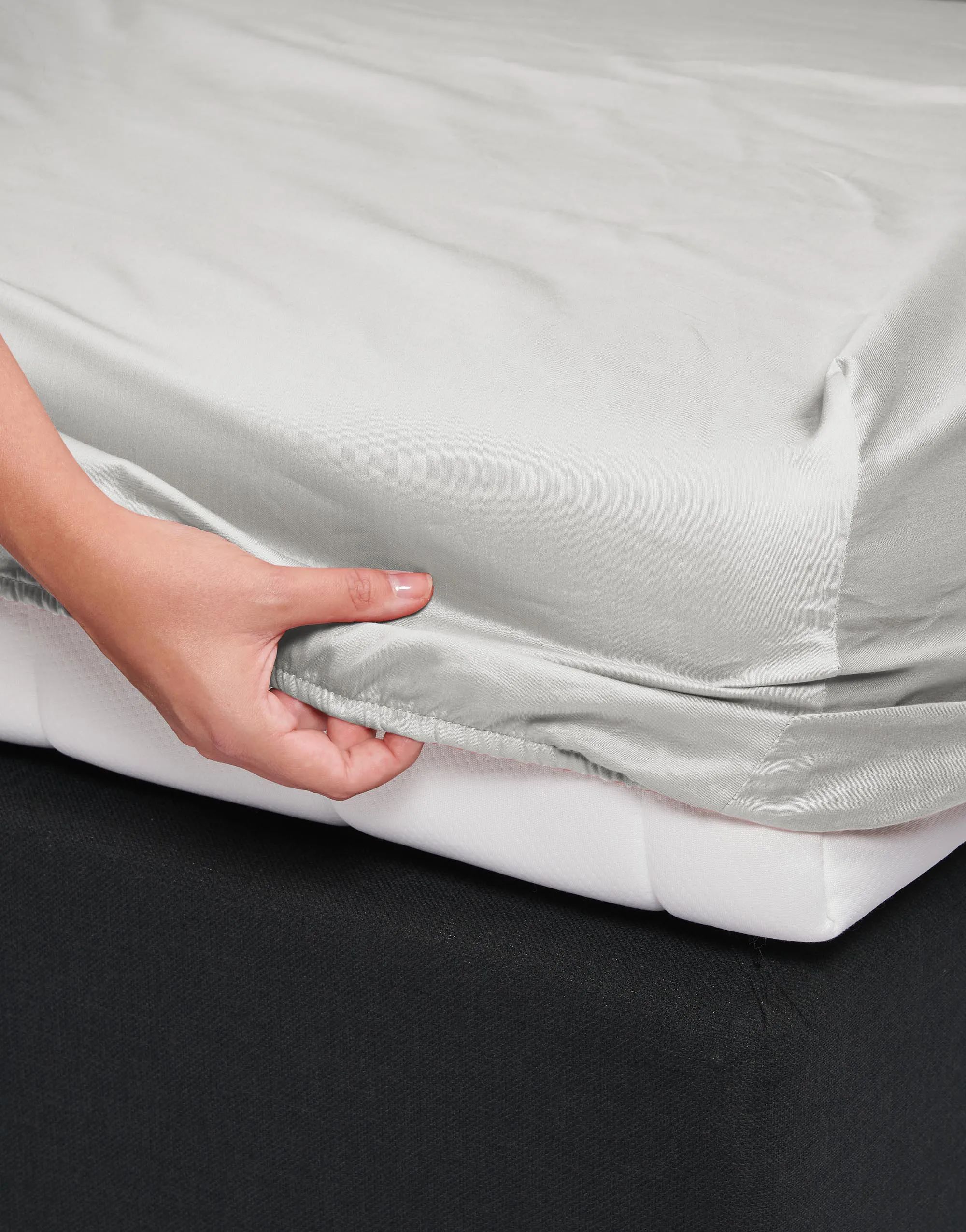 Essenza Lagner Satin Boxlagen i Sølvfarvet, B180 x L200 cm, 2
