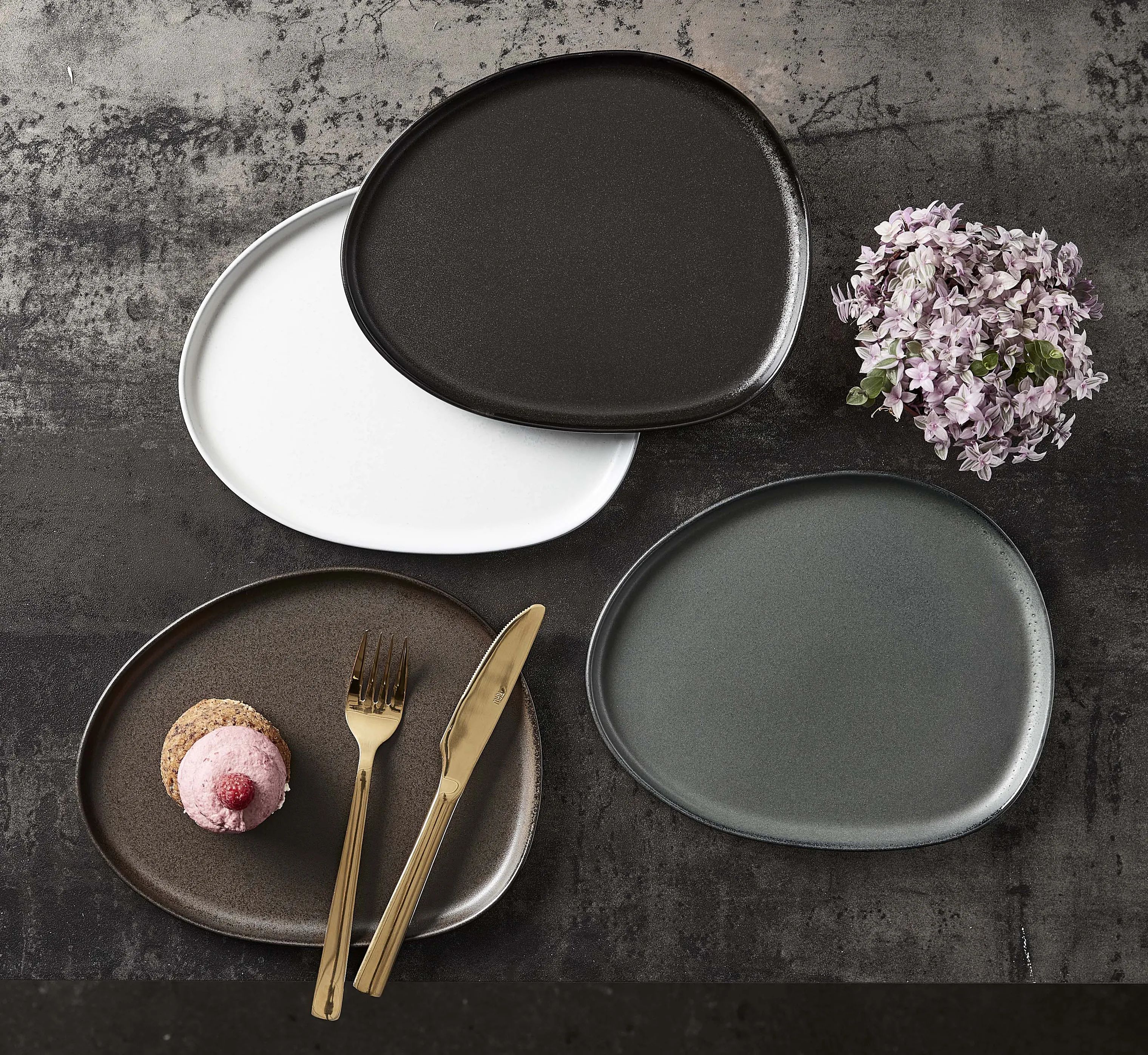 RAW by Aida Frokosttallerkener RAW Organic Frokosttallerken i Titanium Black, 2