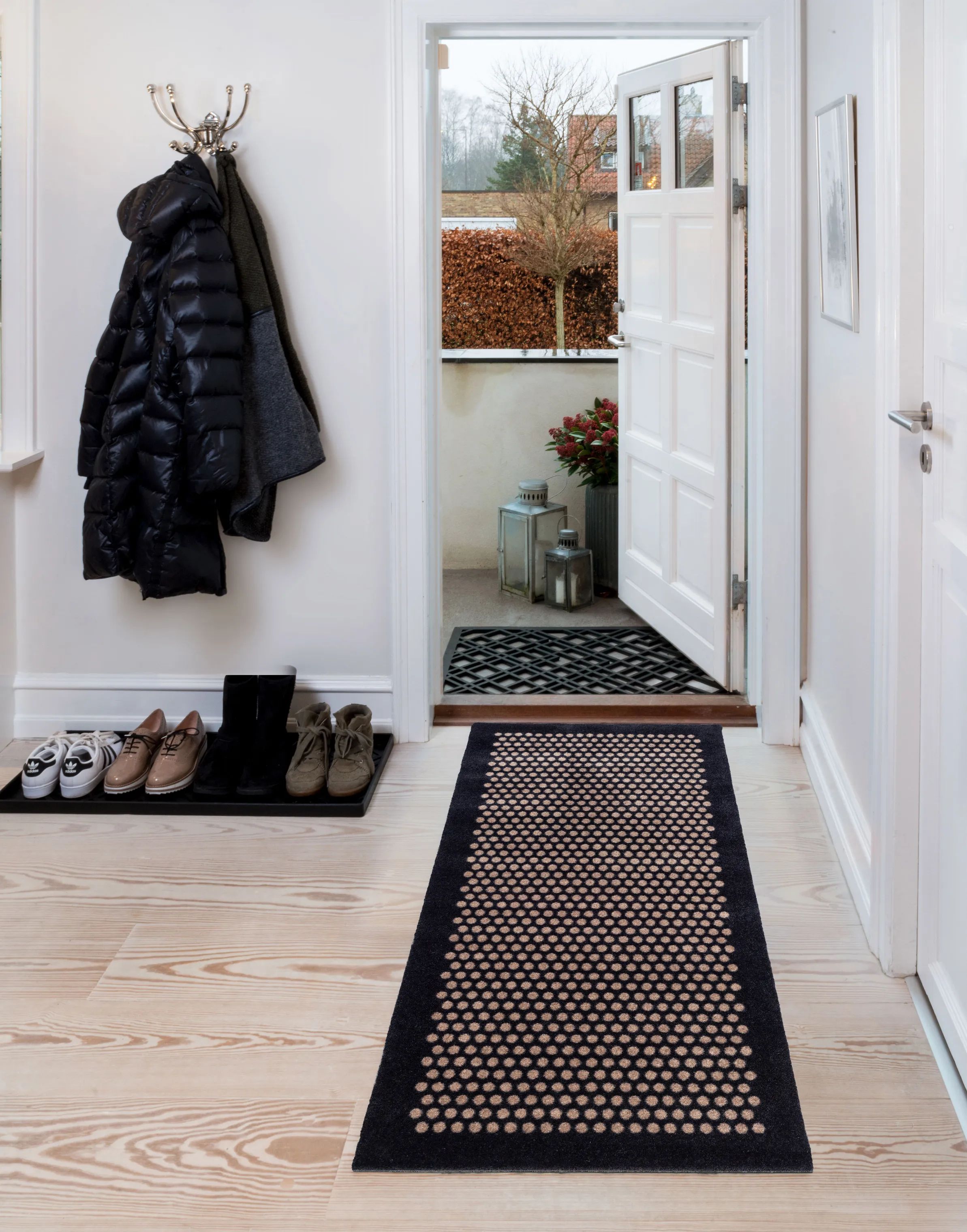 Tica Copenhagen Gulvtæpper Dot Gulvtæppe i Sort/sand, B67 x L150 cm, 3