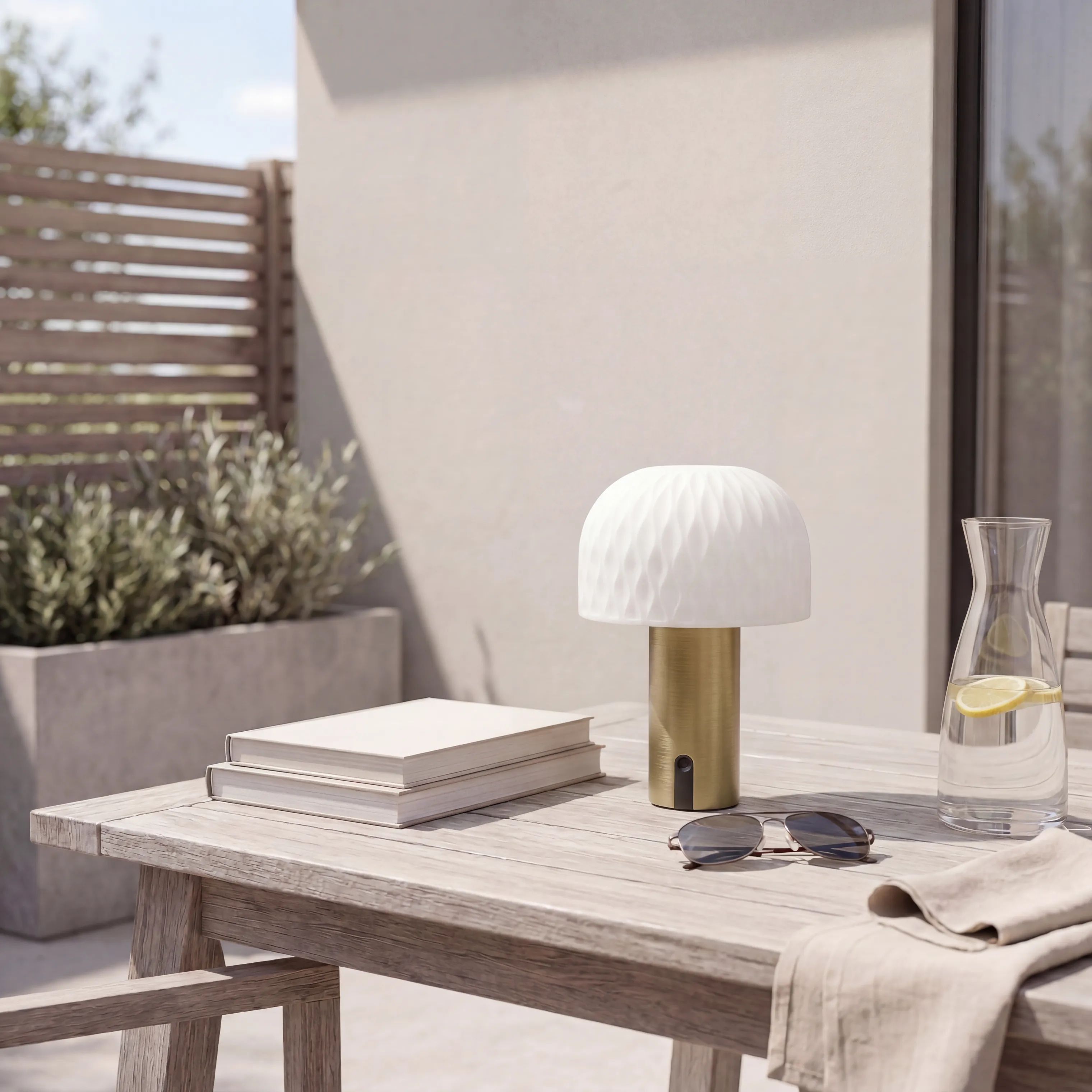 Deluxe Homeart Bordlamper Ikon Copenhagen Ikon Solar LED Bordlampe i Messingfarvet, 2