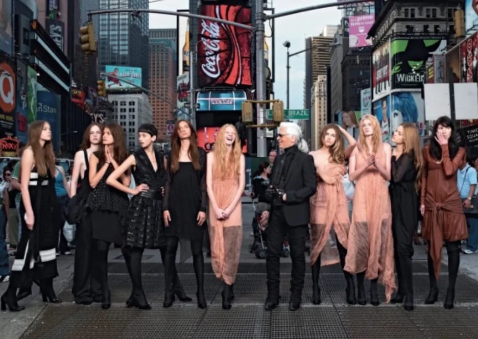 New Mags Coffee table books Karl Lagerfeld: Chanel Show - Af Simon Procter i Lyserød, 3