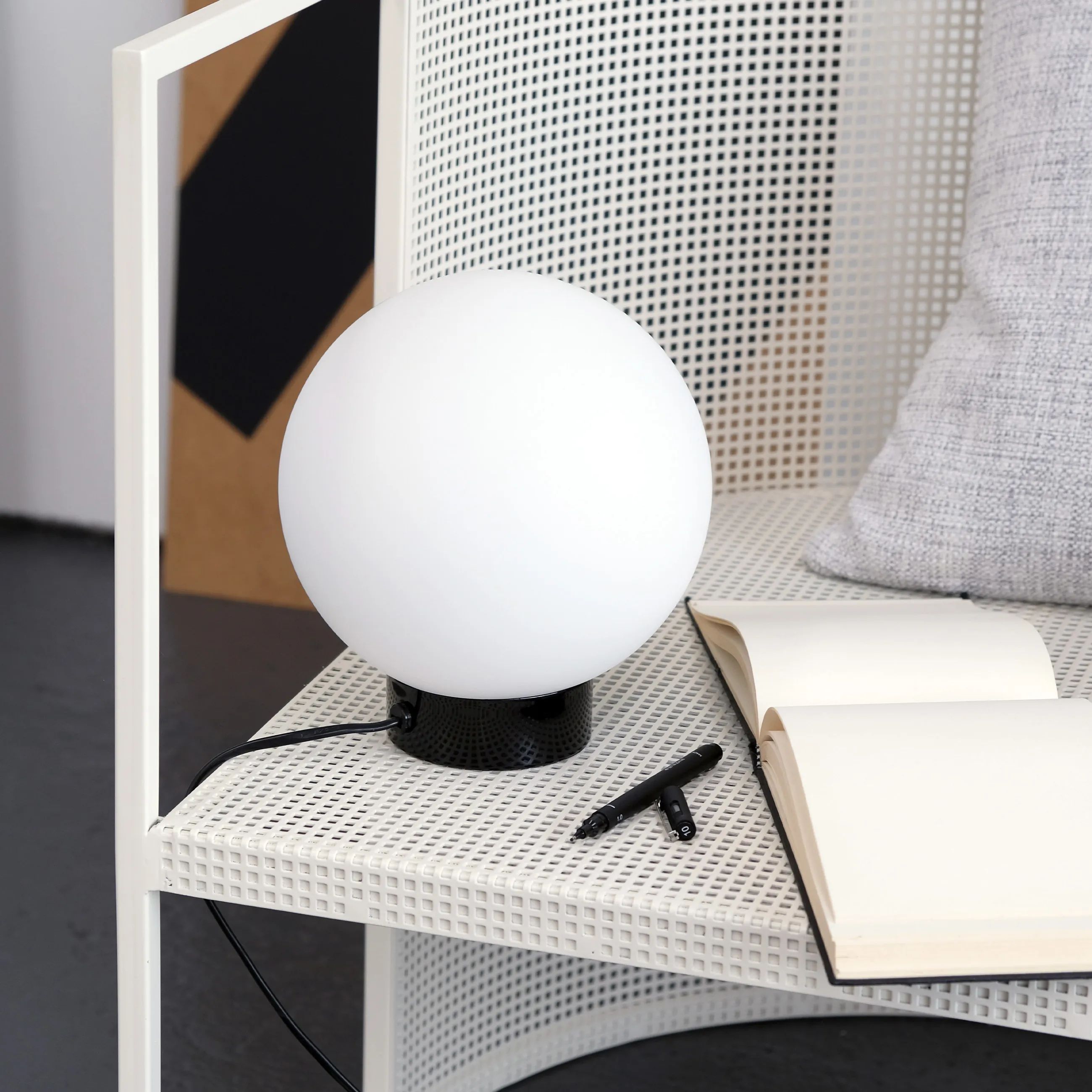 Dyberg Larsen Bordlamper Barcelona Bordlampe i Opal/ Sort, 2