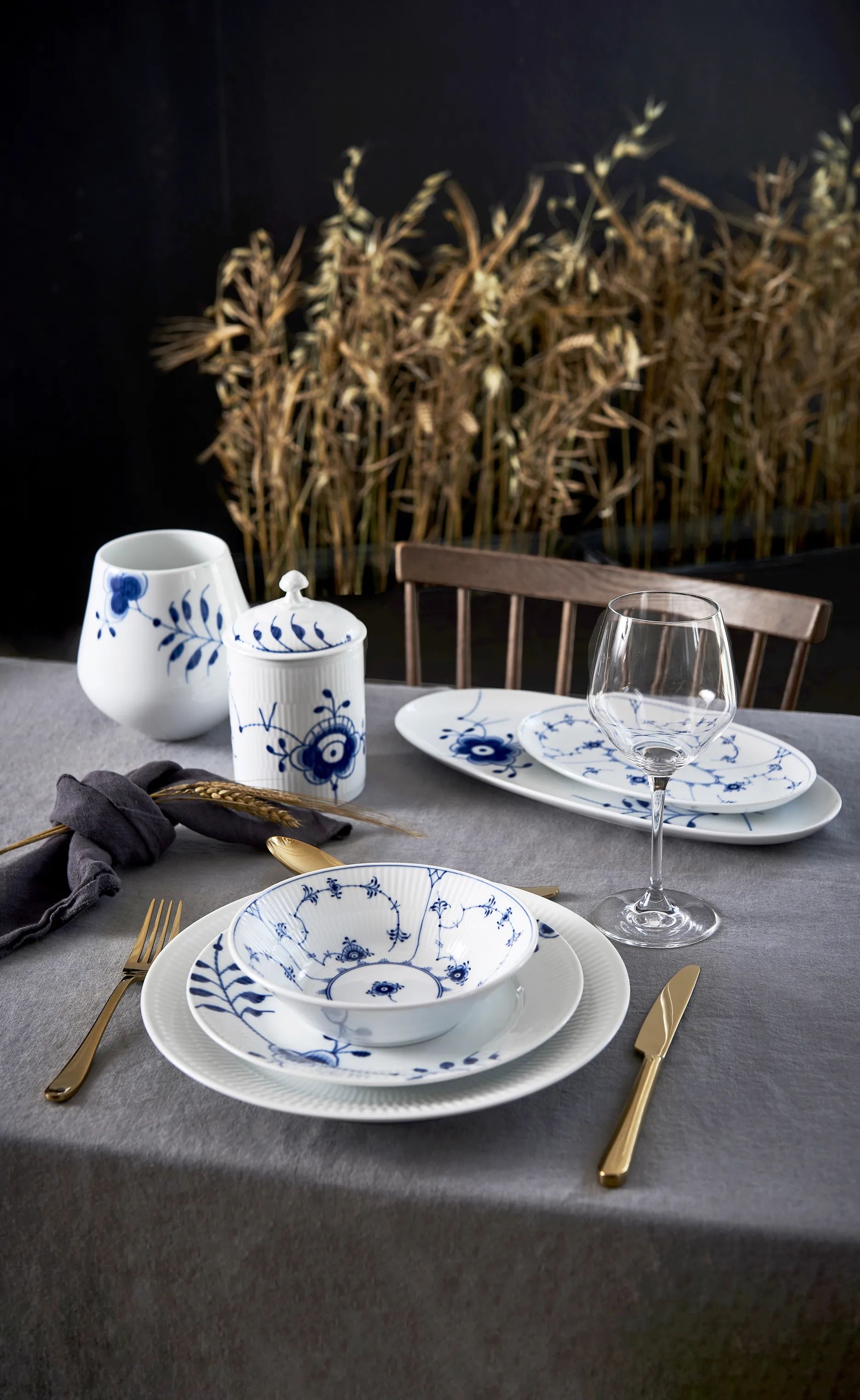 Royal Copenhagen Frokosttallerkener Blå Mega Riflet Frokosttallerken #8 i Koboltblå/hvid, 2
