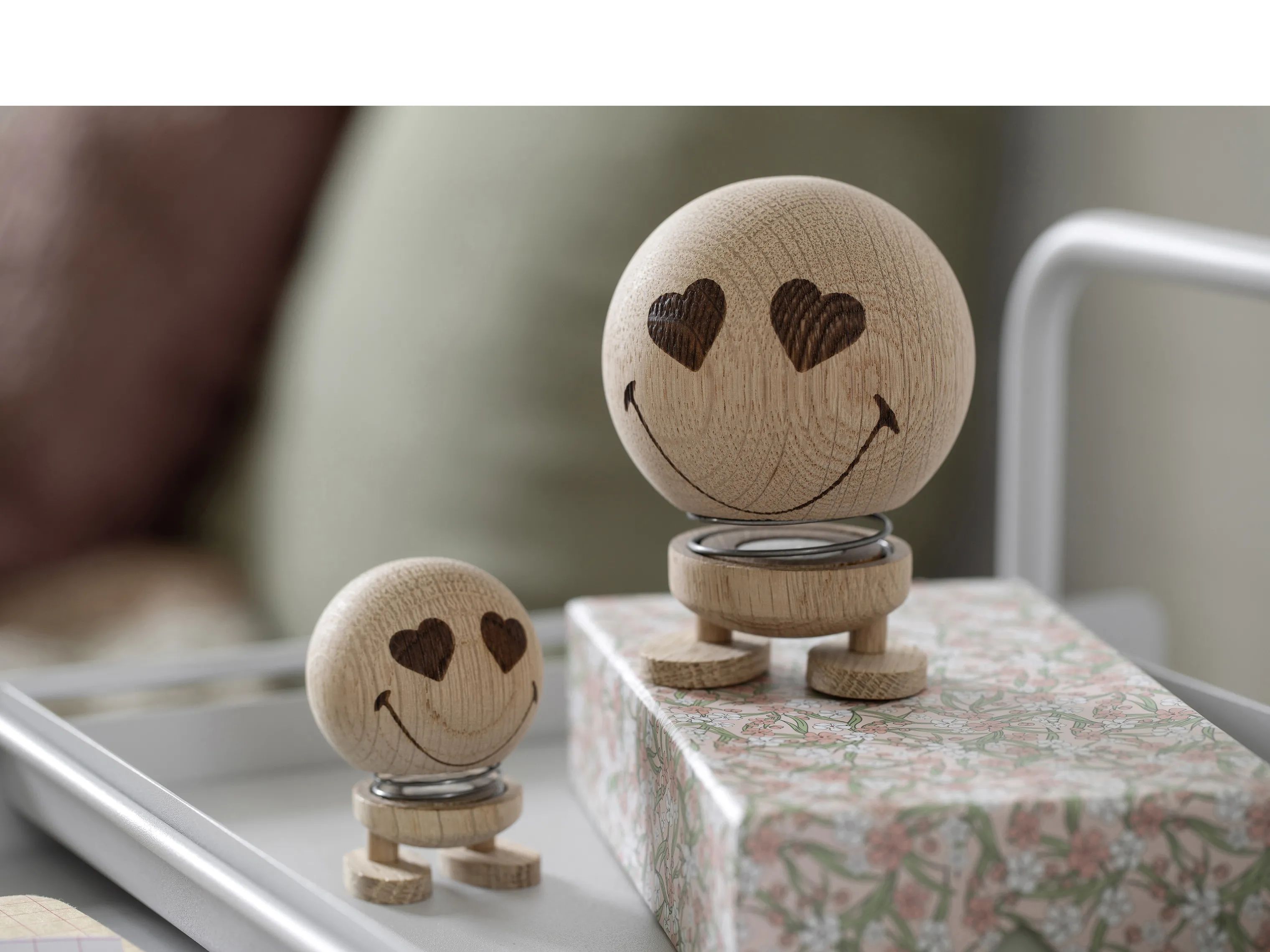 Hoptimist Øvrige figurer Woody - Smiley Love i Raw oak, 6,6 cm, 2