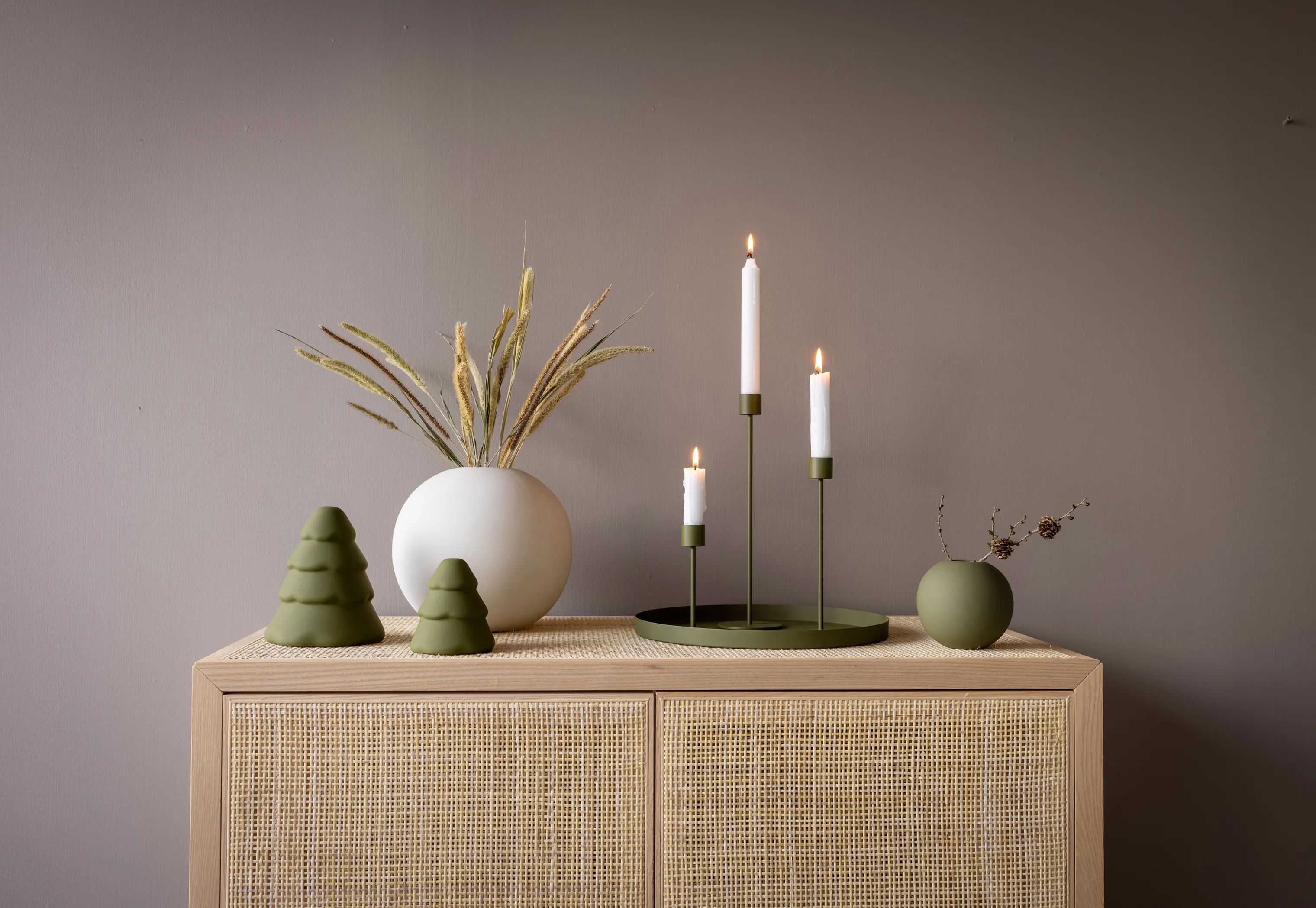 Cooee Kronelysestage Candlestick i Oliven, 21 cm, 2