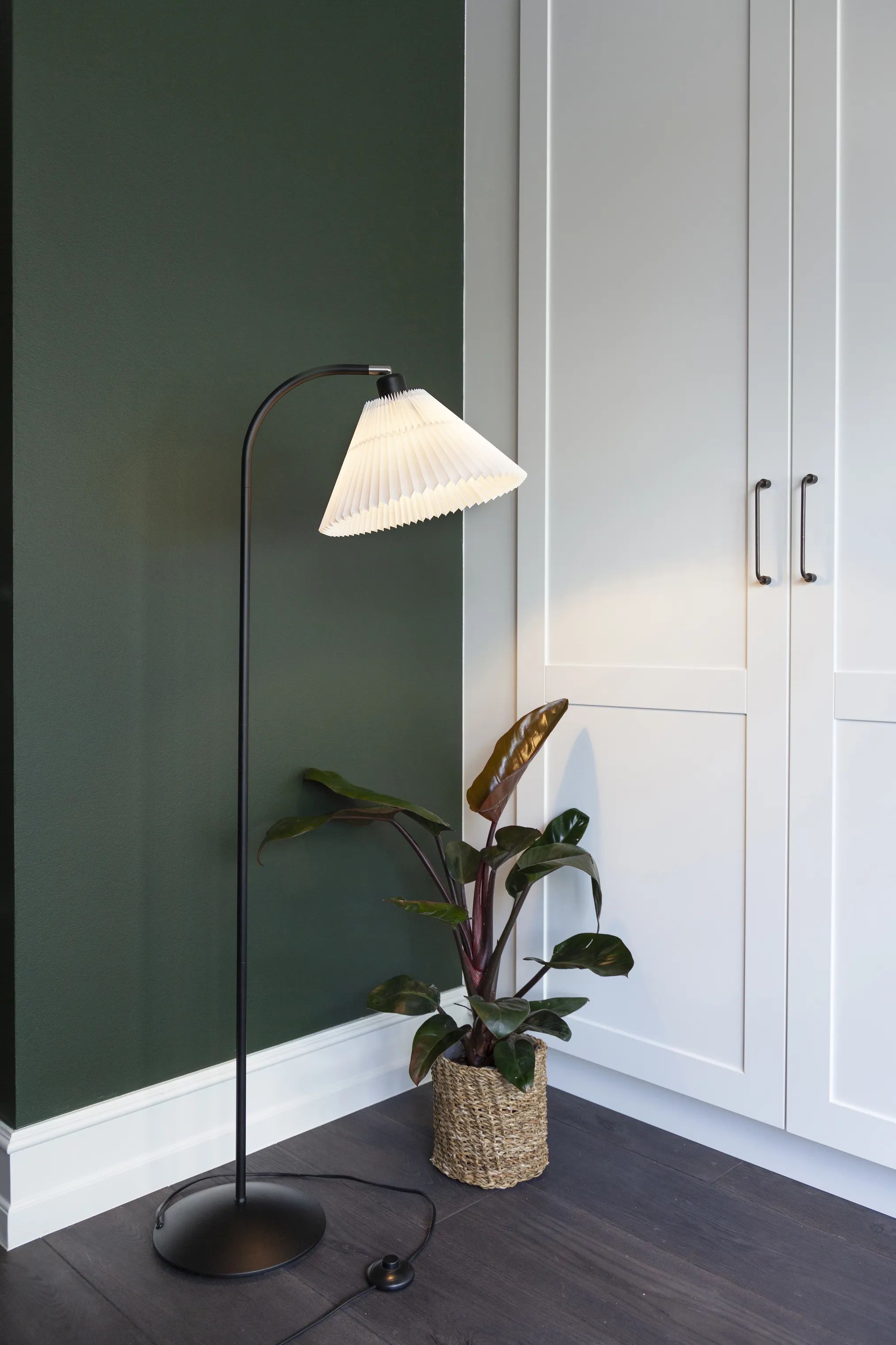 Halo Design Gulvlamper Medina Gulvlampe i hvid/sort, 2