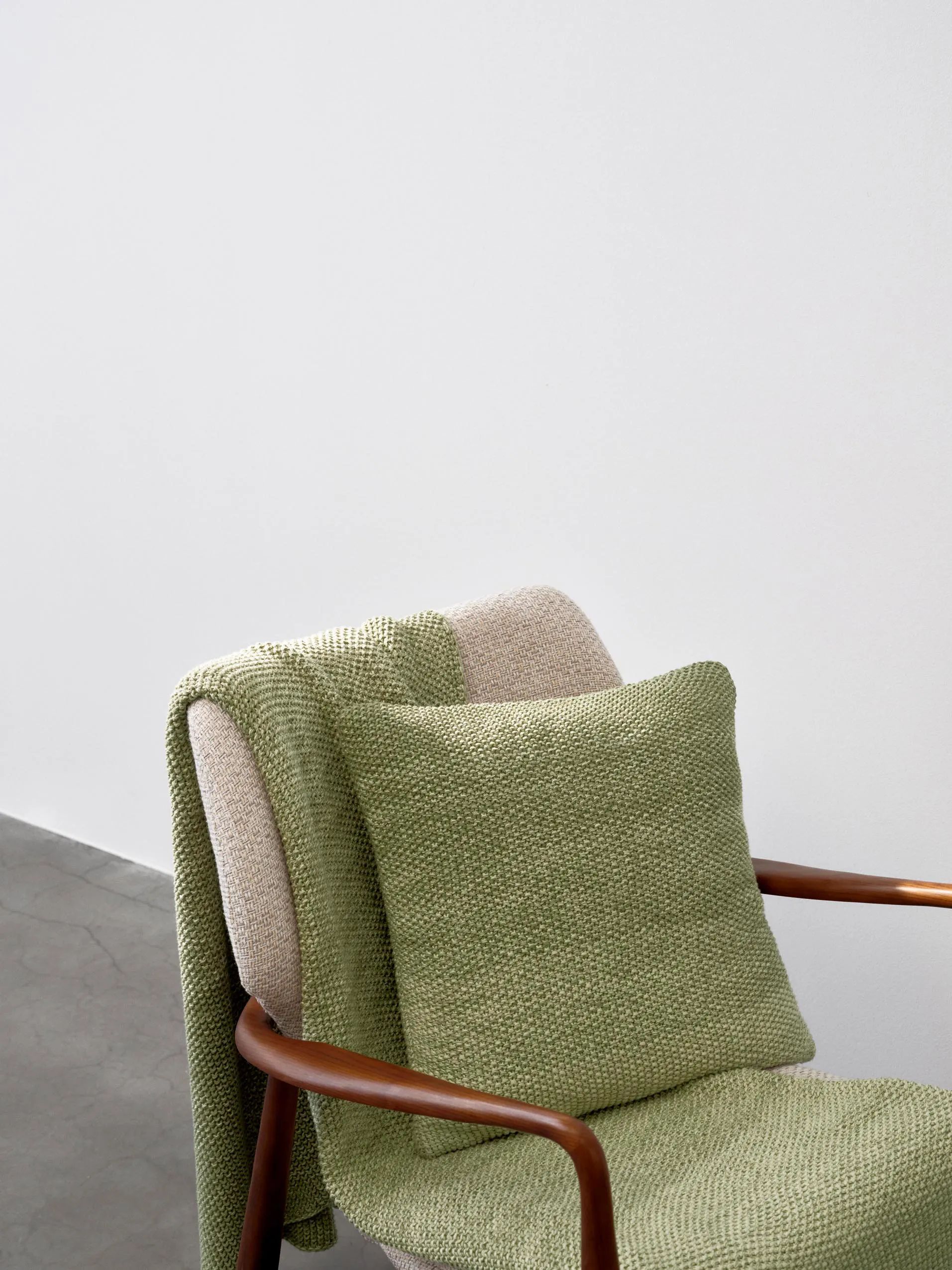 Essenza Pyntepuder Nordic Knit Pyntepude i Moss Green, H13 x B50 x L50 cm, 2