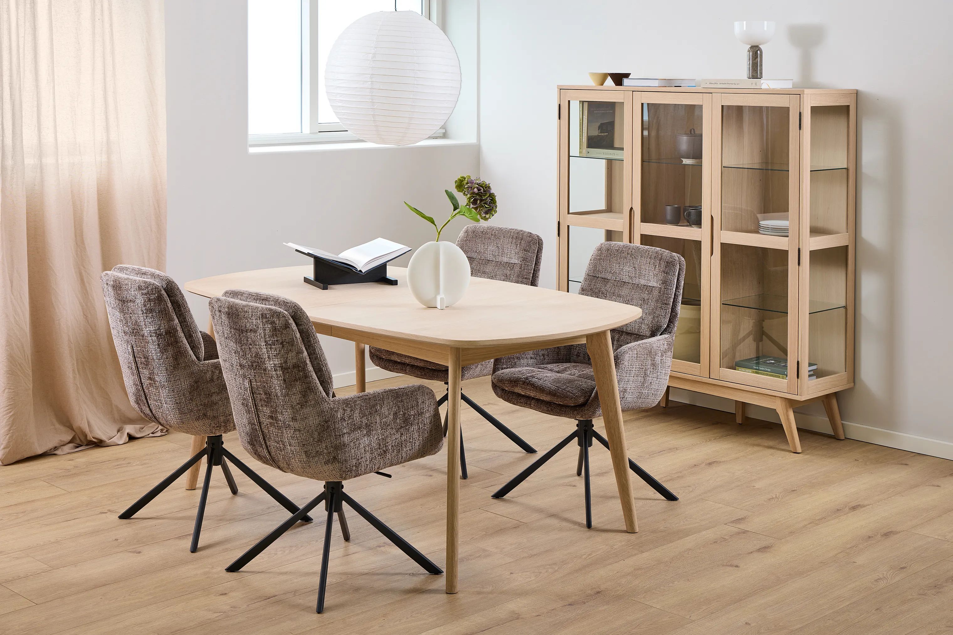 CASA Living Skabe Marte Vitrineskab i H148 x B140 cm, 5