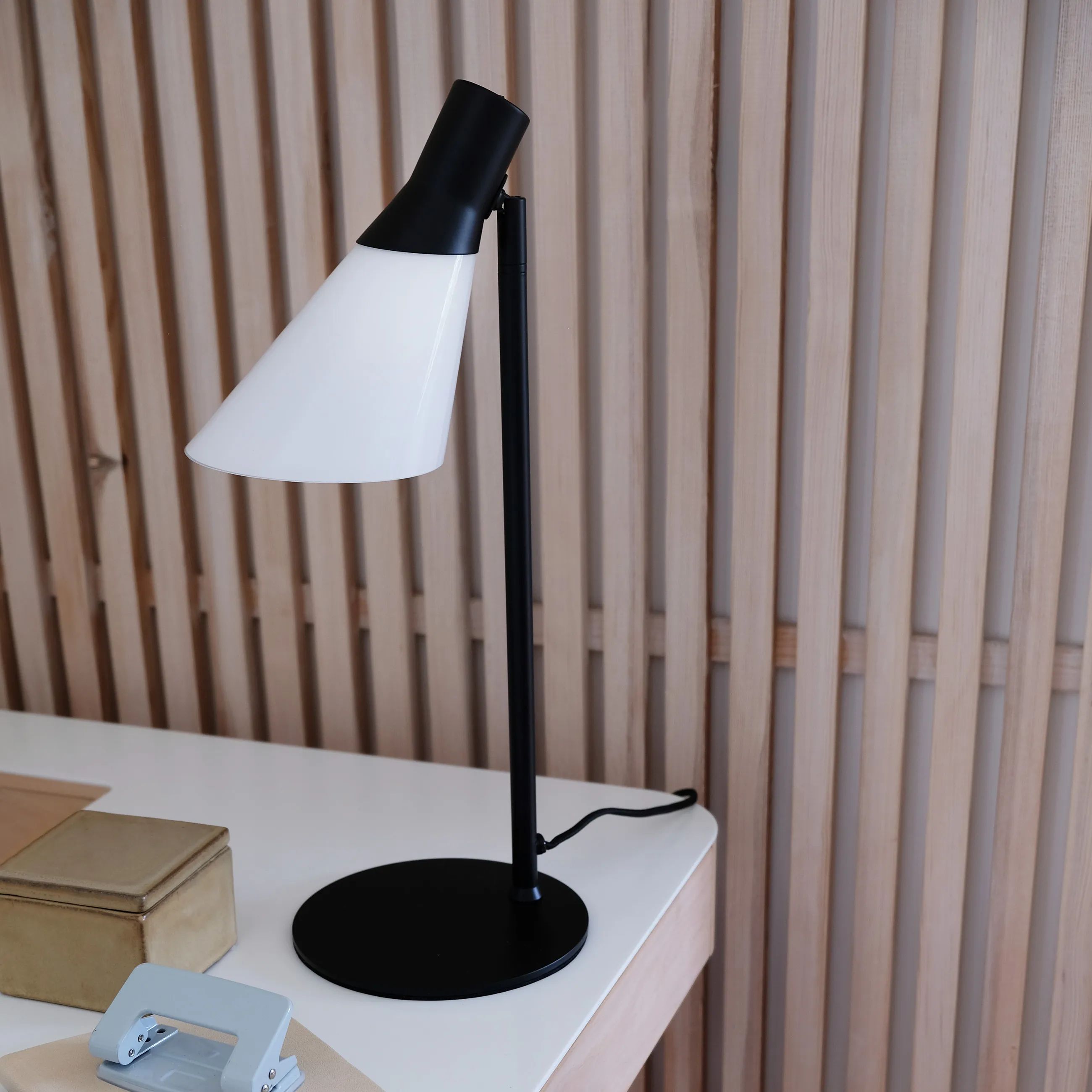Dyberg Larsen Bordlamper Gent Bordlampe i Opal/ Sort, 2