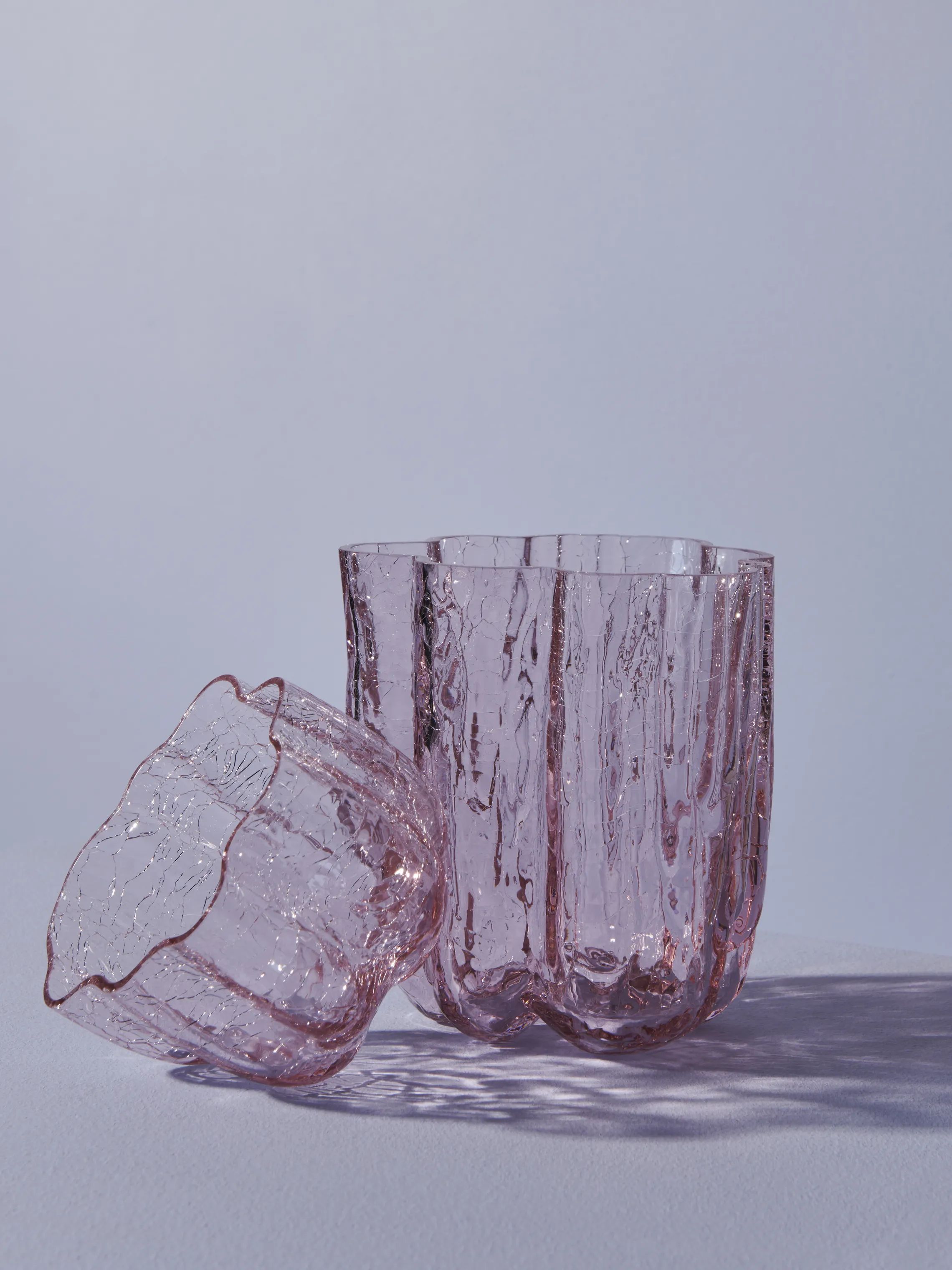 Kosta Boda Fyrfadsstage Crackle Lysestage i Pink, 1