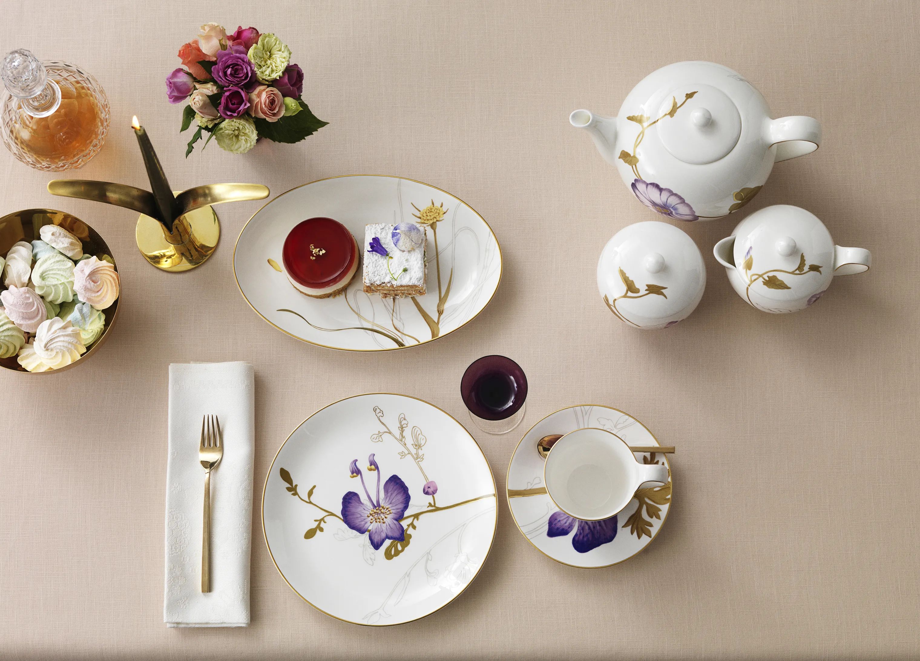 Royal Copenhagen Frokosttallerkener Flora Tallerken - Stedmoderblomst i Stedmoderblomst, 22 cm, 2