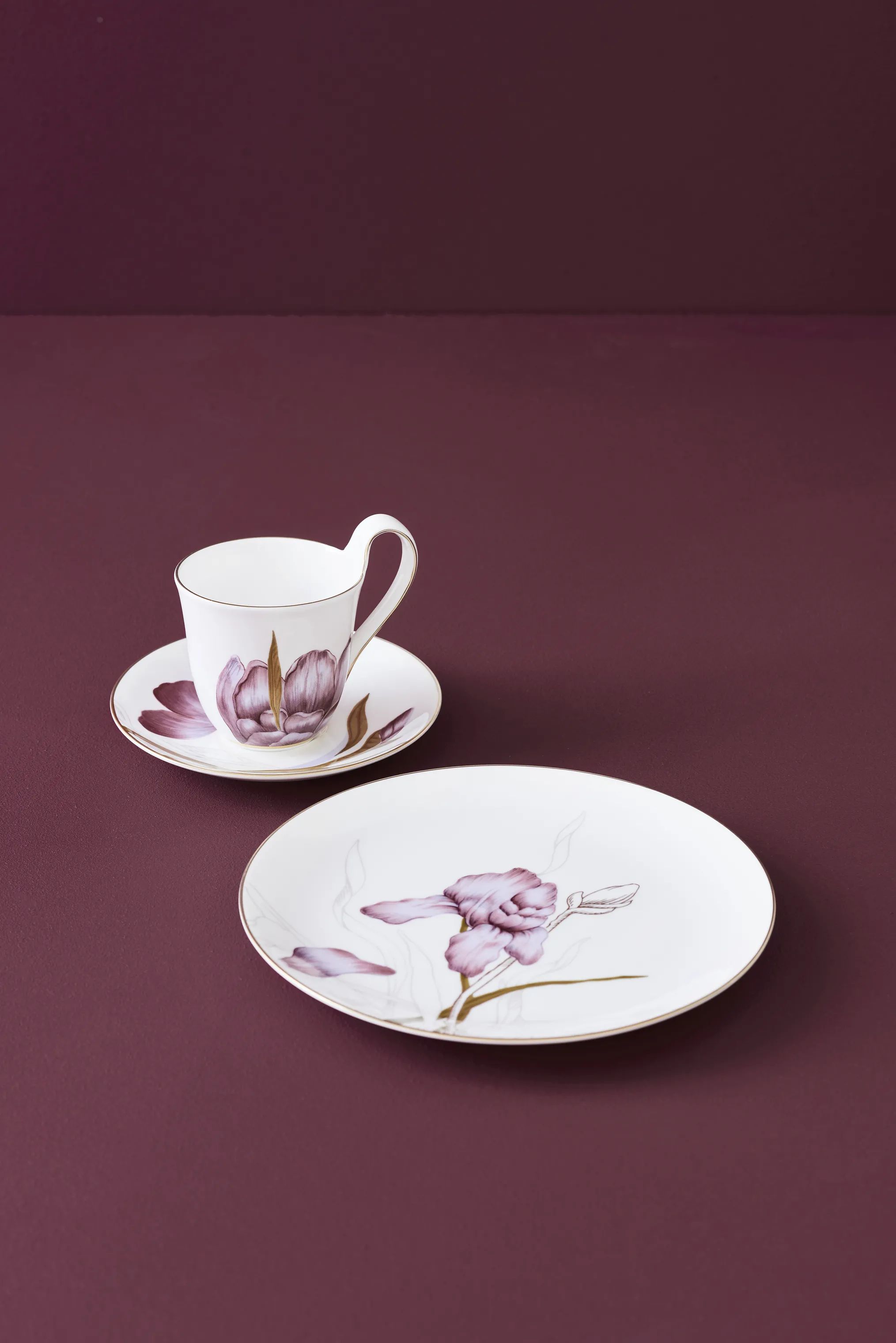 Royal Copenhagen Krus og kopper med hank Flora Højhankskop m. underkop - Iris i Iris, 2