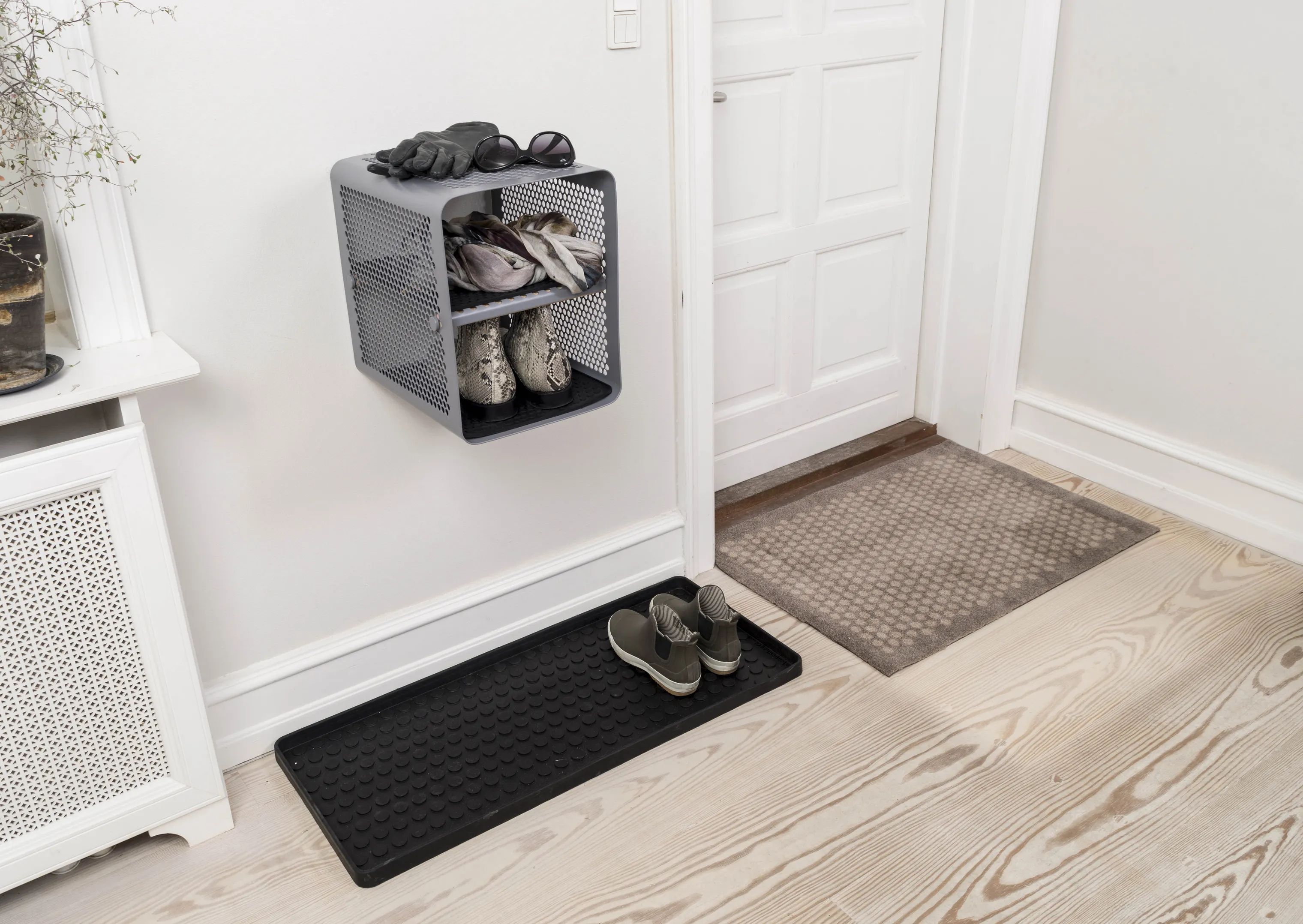 Tica Copenhagen Dørmåtter Dot Skobakke i Sort, B38 x L88 cm, 2