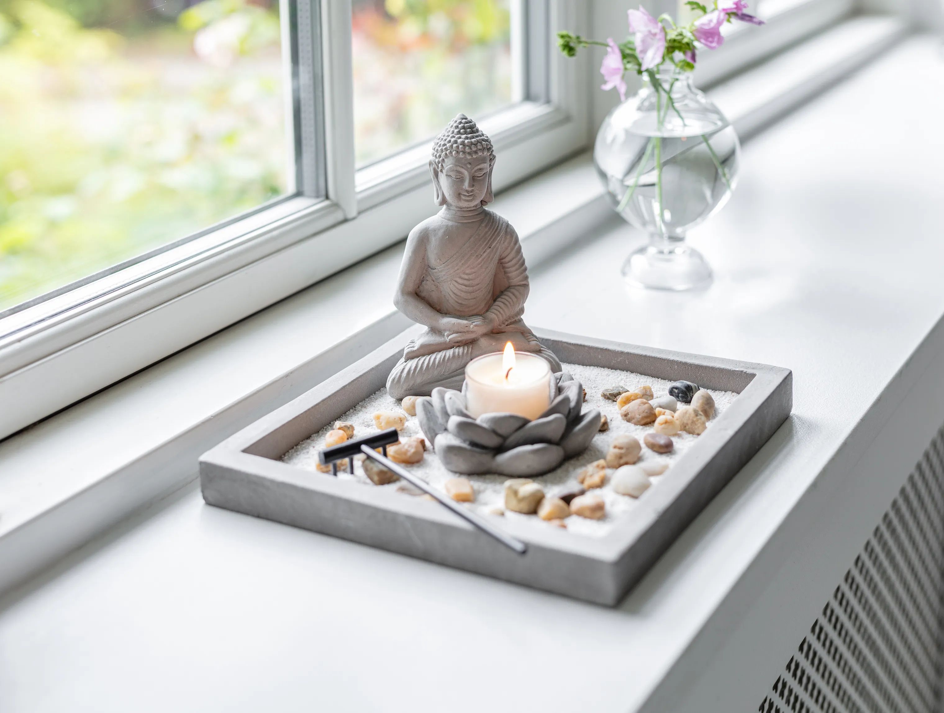 CASA Living Lysdekoration Bakke med Buddah dekoration i Natur/grå, 2