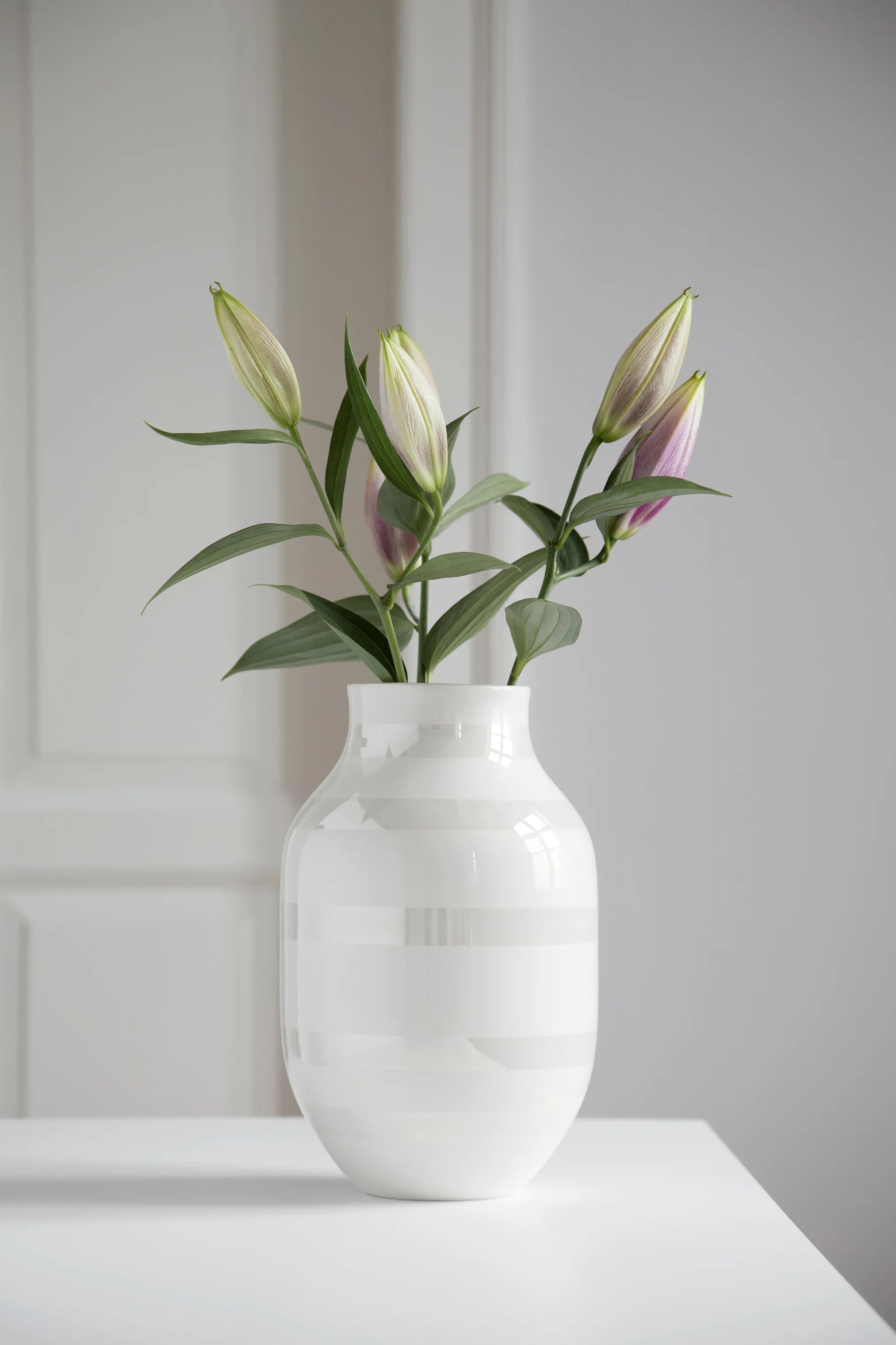Kähler Vaser Omaggio Vase i Hvid/perlemor, H30 x Ø19,5 cm, 2