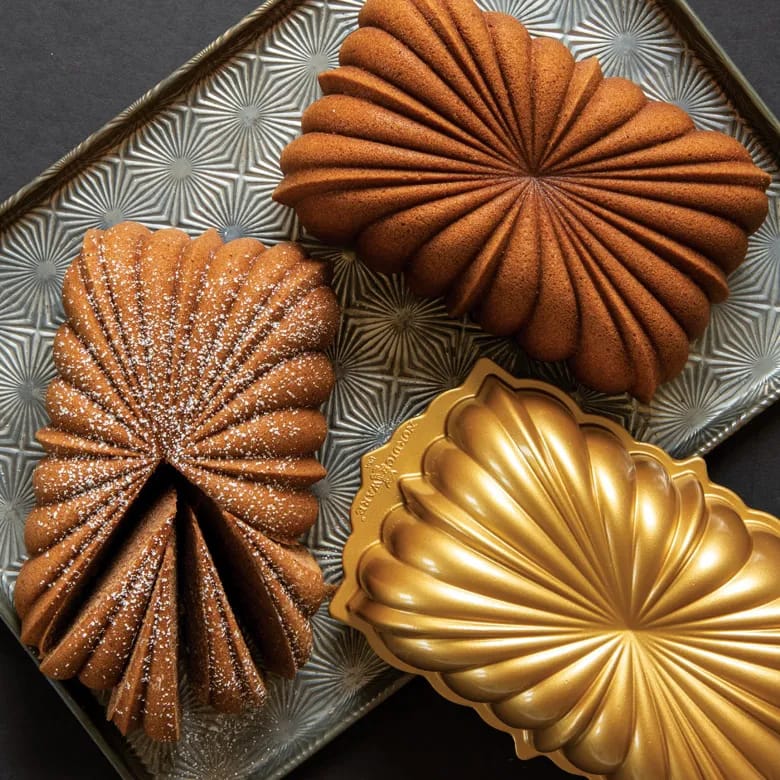 Nordic Ware Øvrige bageforme Classic Fluted Loaf Kageform i Guldfarvet, 2