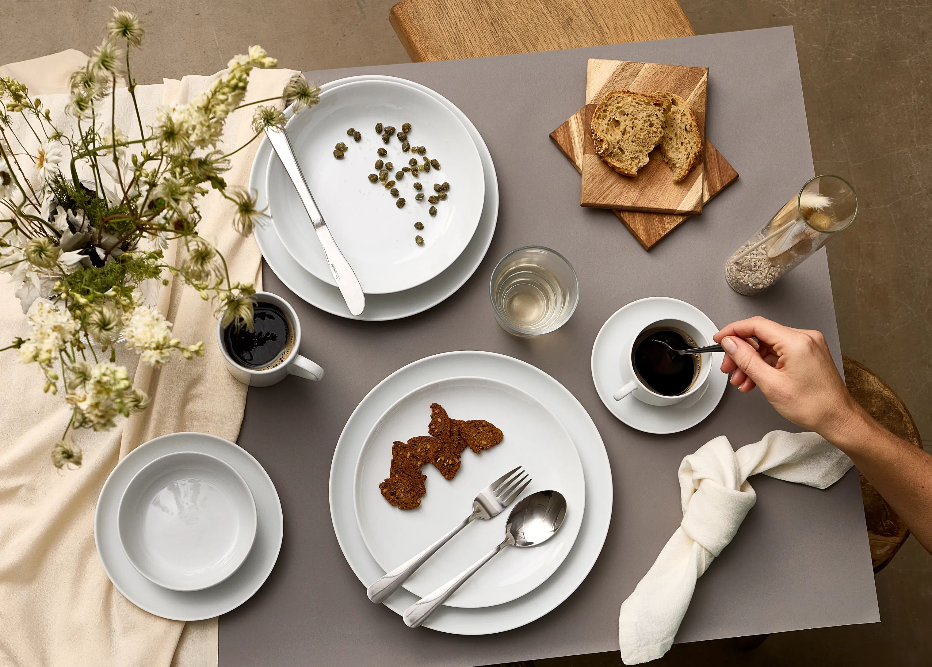 Aida Krus og kopper med hank Atelier Kaffekop m. underkop - 4 stk. i Hvid, 2