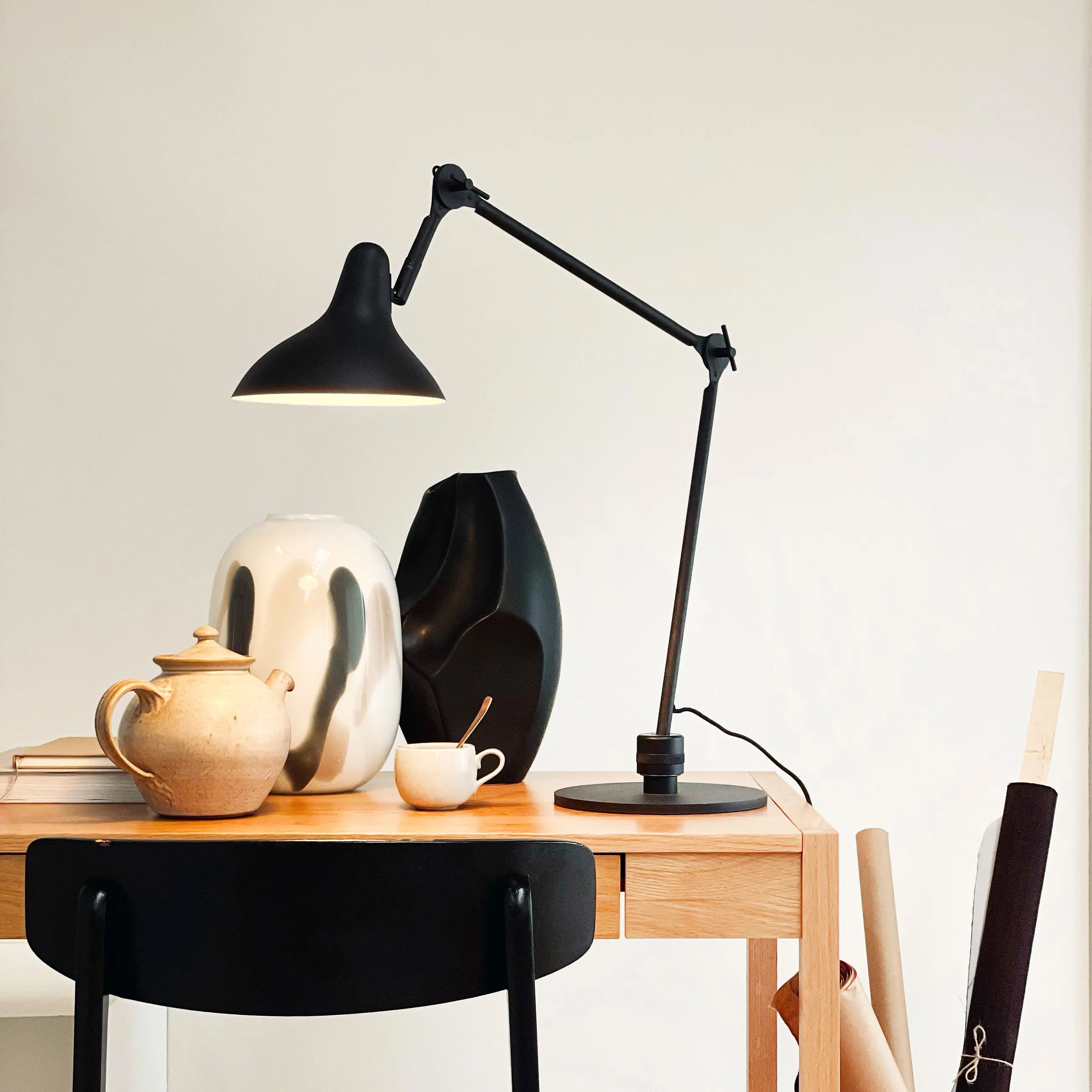 Dyberg Larsen Bordlamper Lotus Bordlampe i Sort, 2
